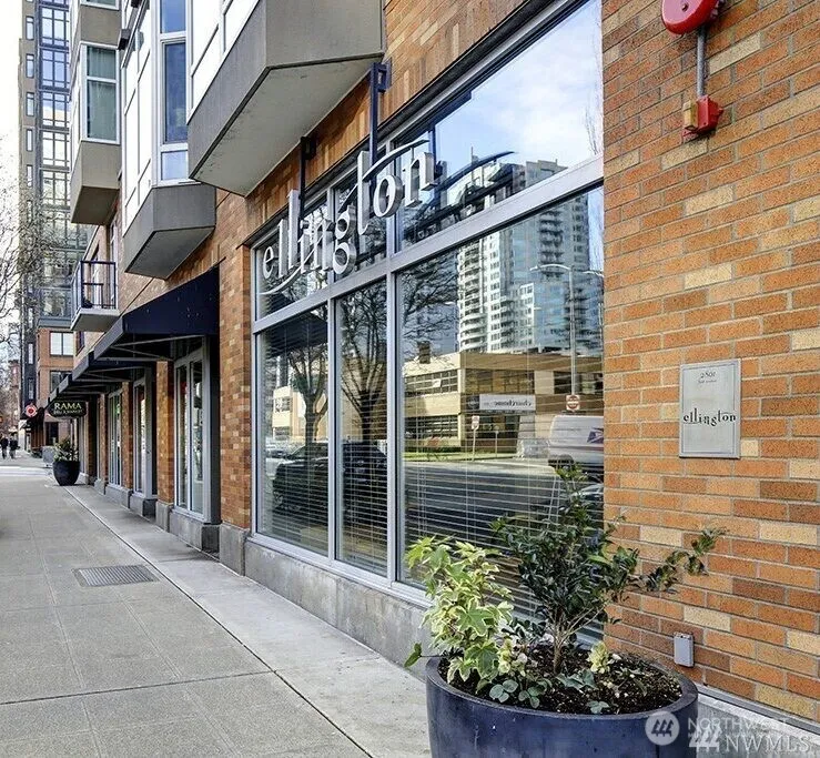 Property photo for 2801 1st Avenue #807, Seattle photo 2