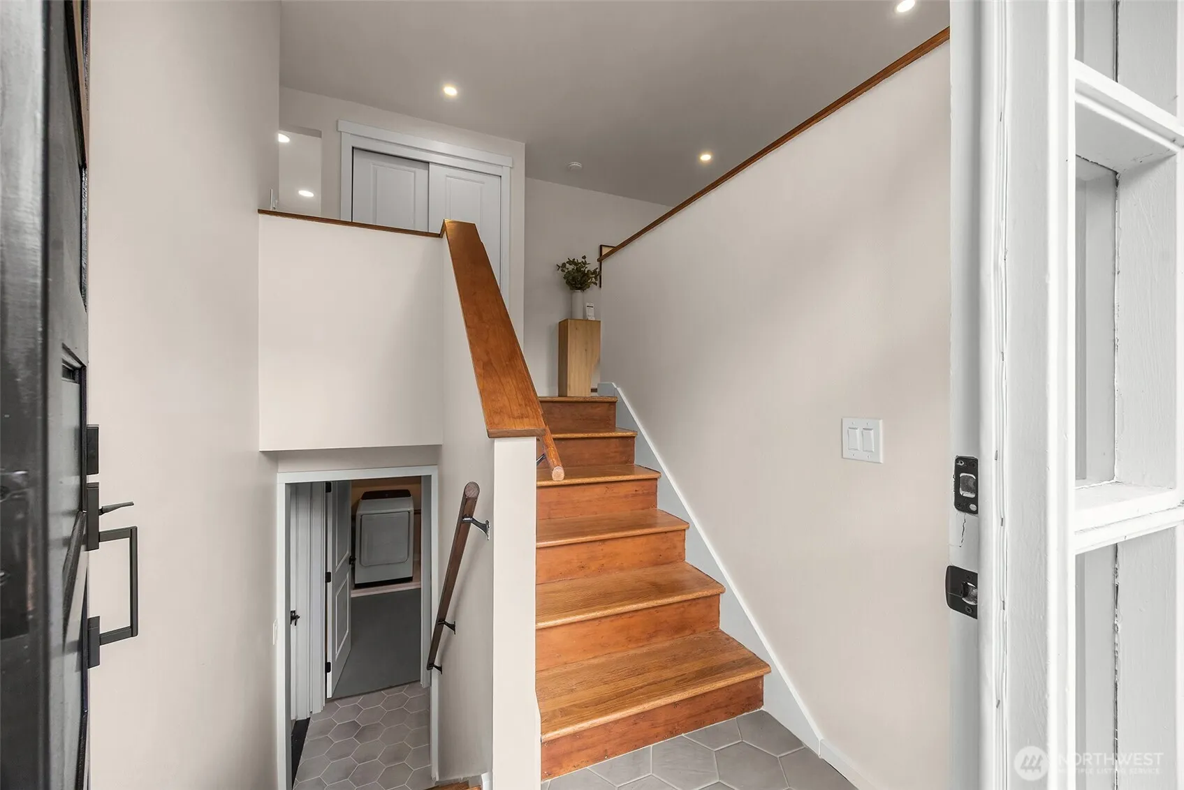 Property photo for 661 Birch Street, Edmonds photo 4