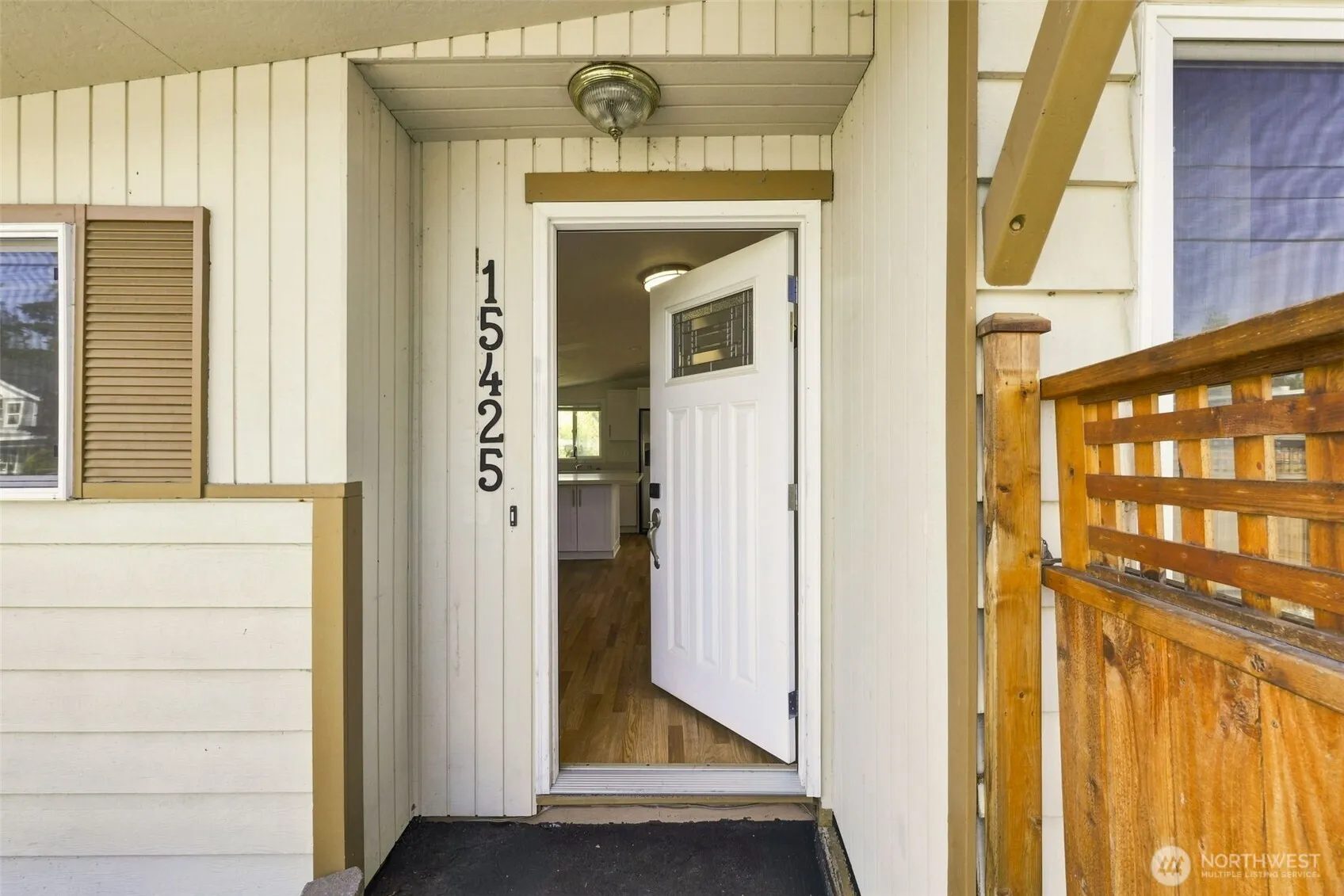 Property photo for 15425 Se 11th Street, Bellevue photo 3