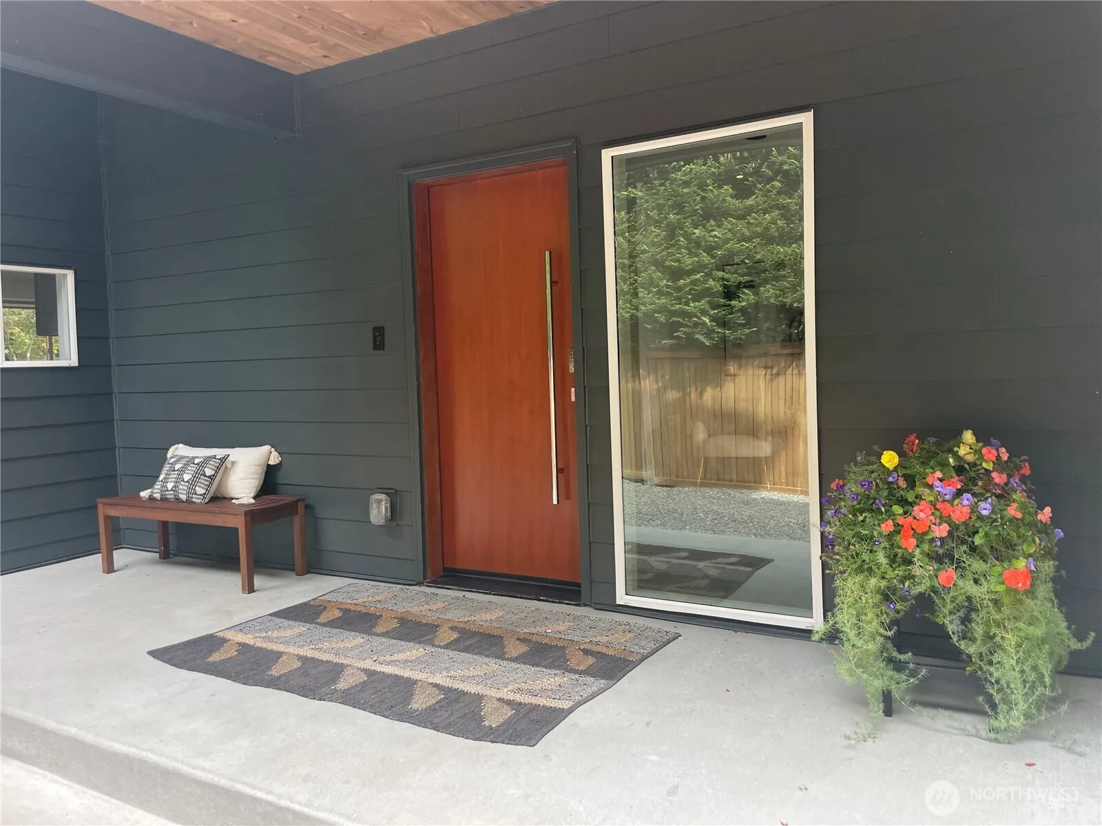 Property photo for 10030 37th Avenue Sw, Seattle photo 2