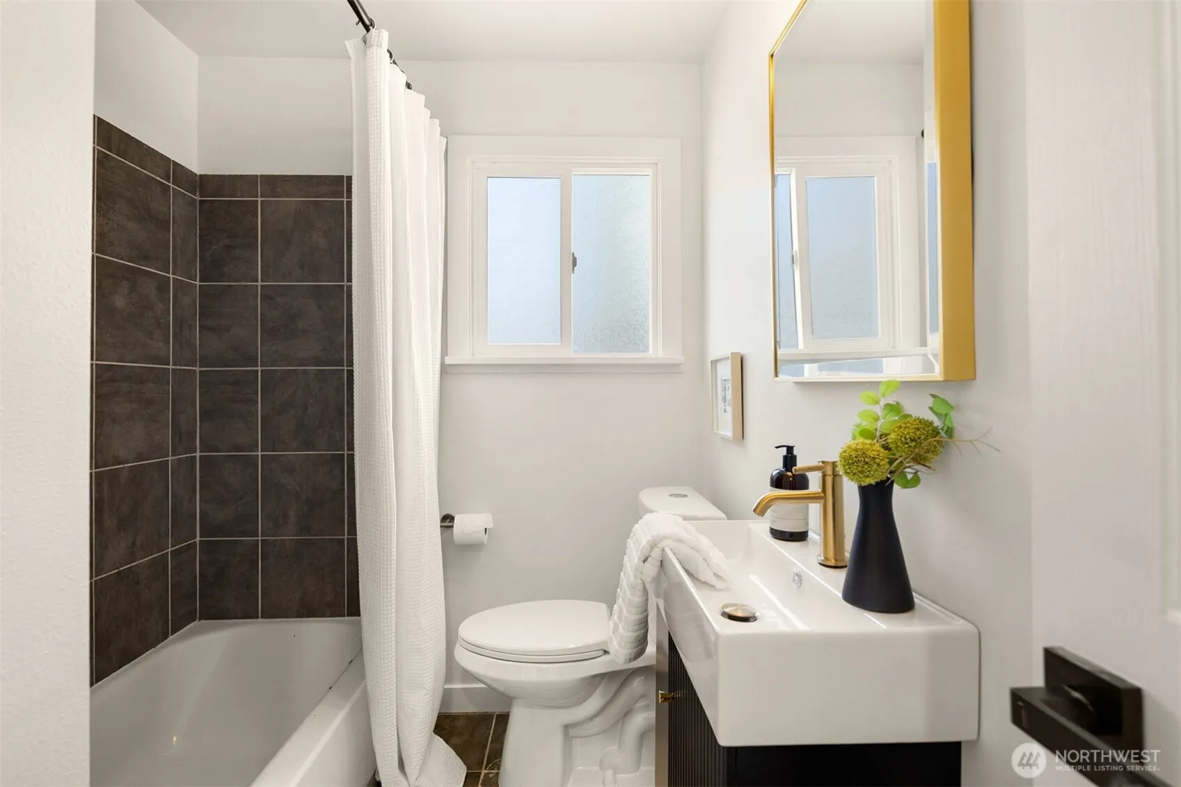 Property photo for 935 N 92nd Street, Seattle photo 5