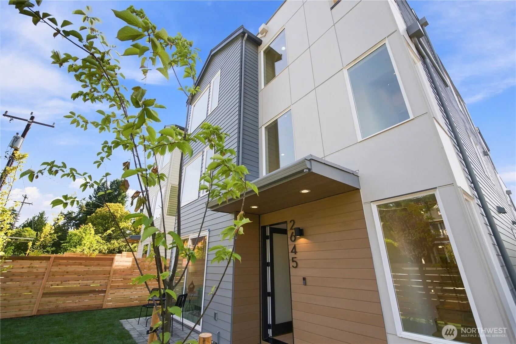 Property photo for 2645 Walnut Avenue Sw, Seattle photo 2