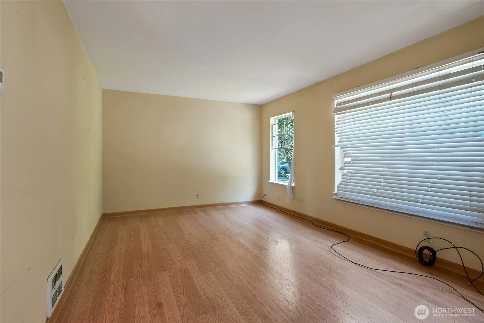 Property photo for 1735 28th Avenue S, Seattle photo 2
