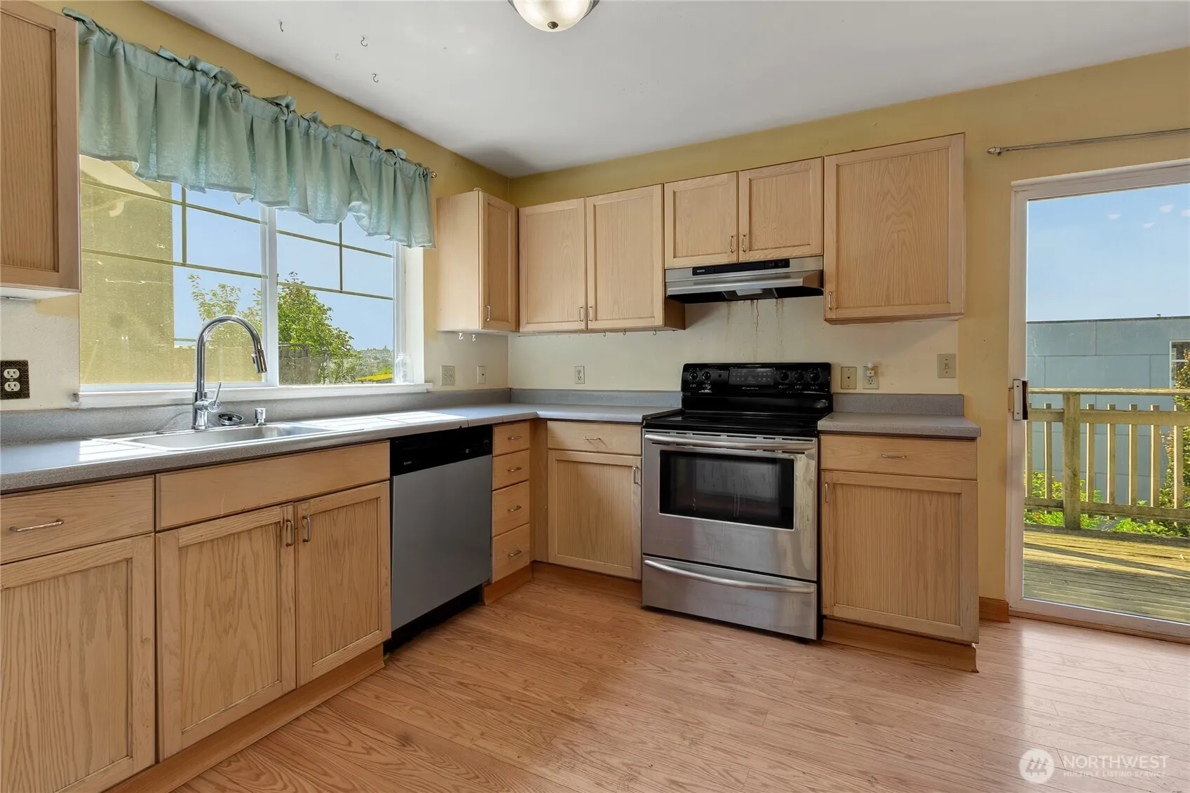Property photo for 1735 28th Avenue S, Seattle photo 4
