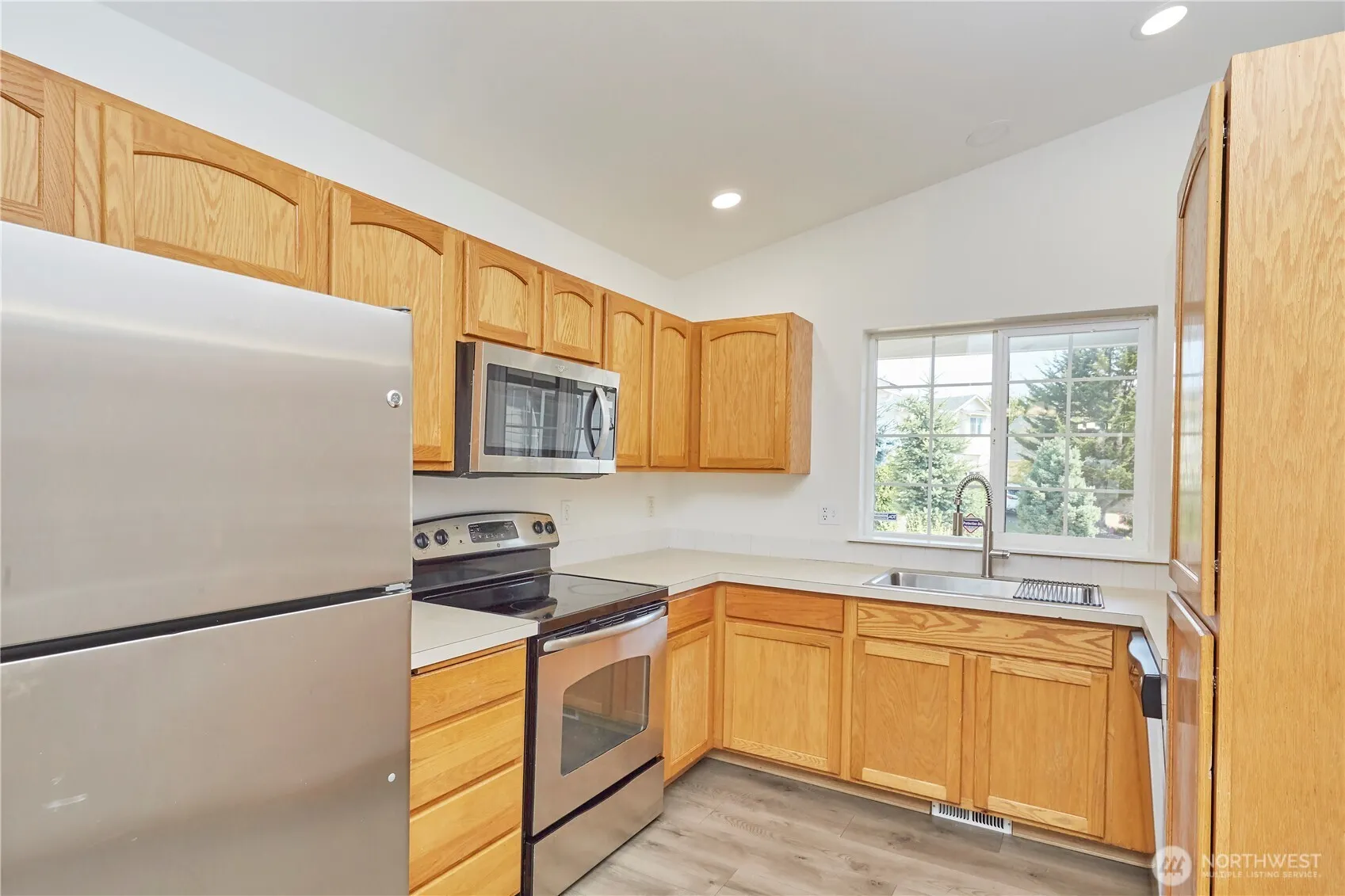 Property photo for 6804 E 132nd Street Ct, Puyallup photo 5