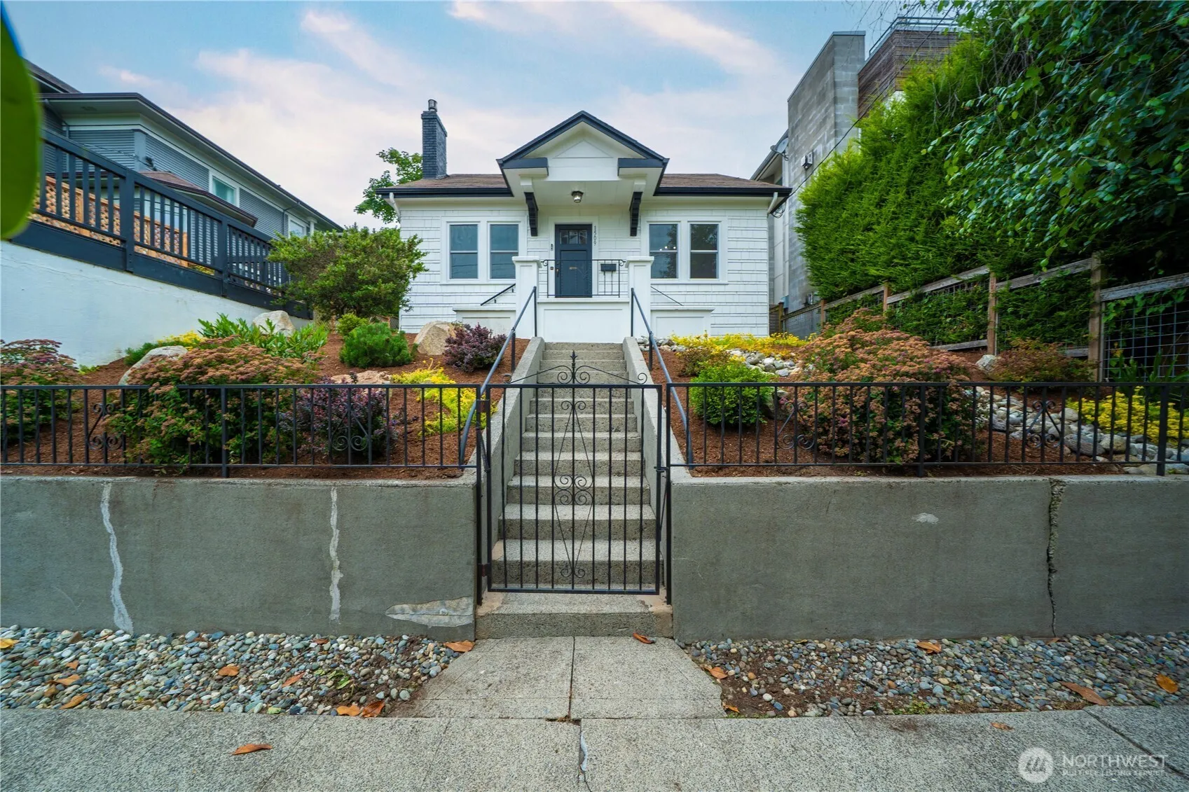 Property photo for 1509 4th Avenue W, Seattle photo 3