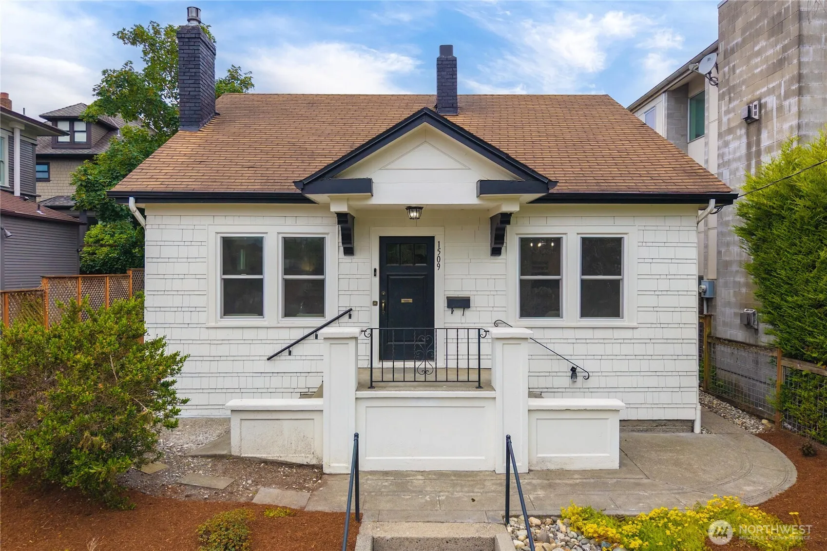Property photo for 1509 4th Avenue W, Seattle photo 2