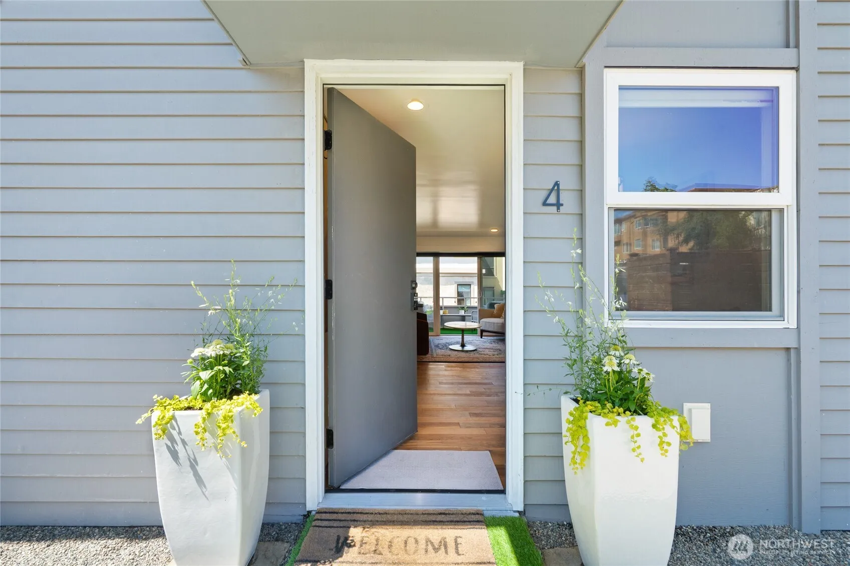 Property photo for 10112 Ne 68th Street Ne #4, Kirkland photo 2