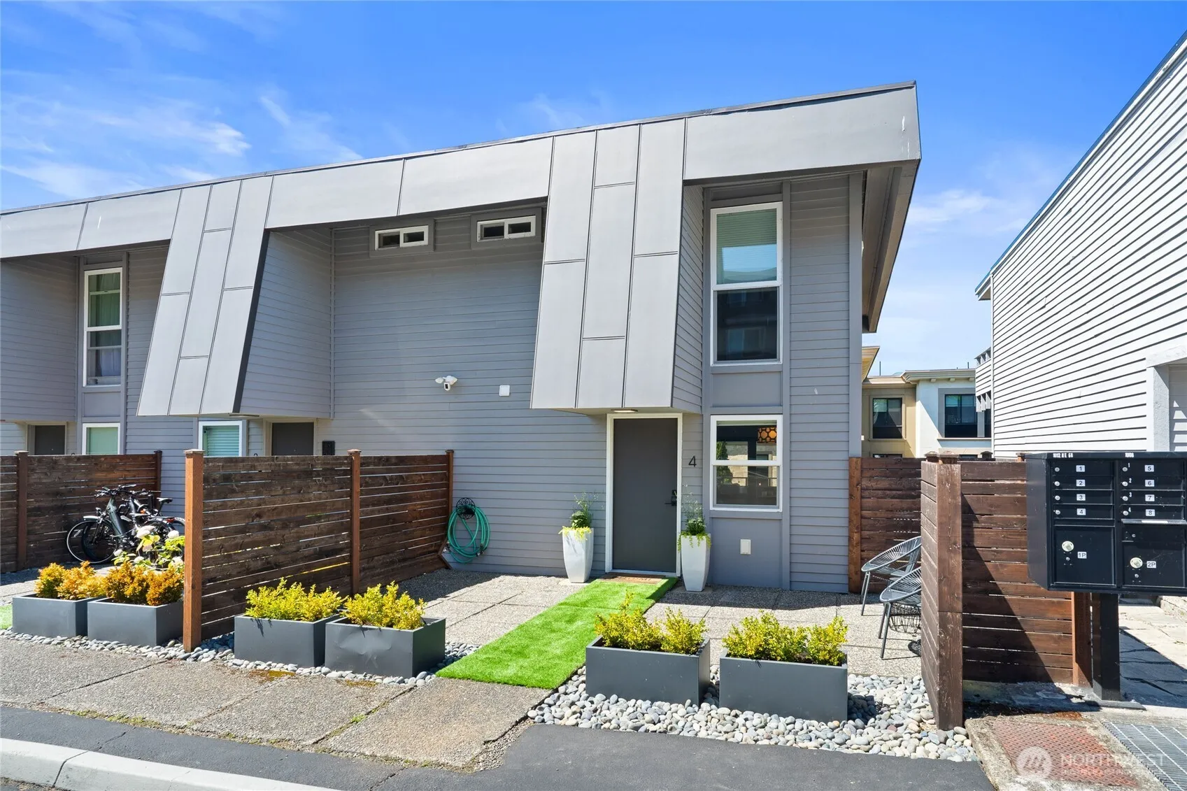 Property photo for 10112 Ne 68th Street Ne #4, Kirkland photo 3