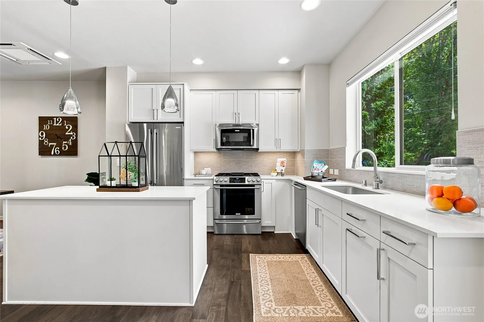 Property photo for 1946 Newport Way Nw #16, Issaquah photo 4