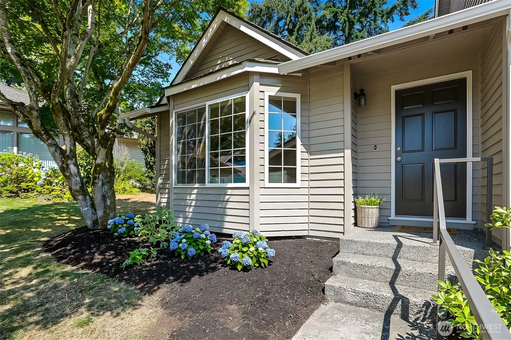 Property photo for 14855 Se 10th Place, Bellevue photo 2