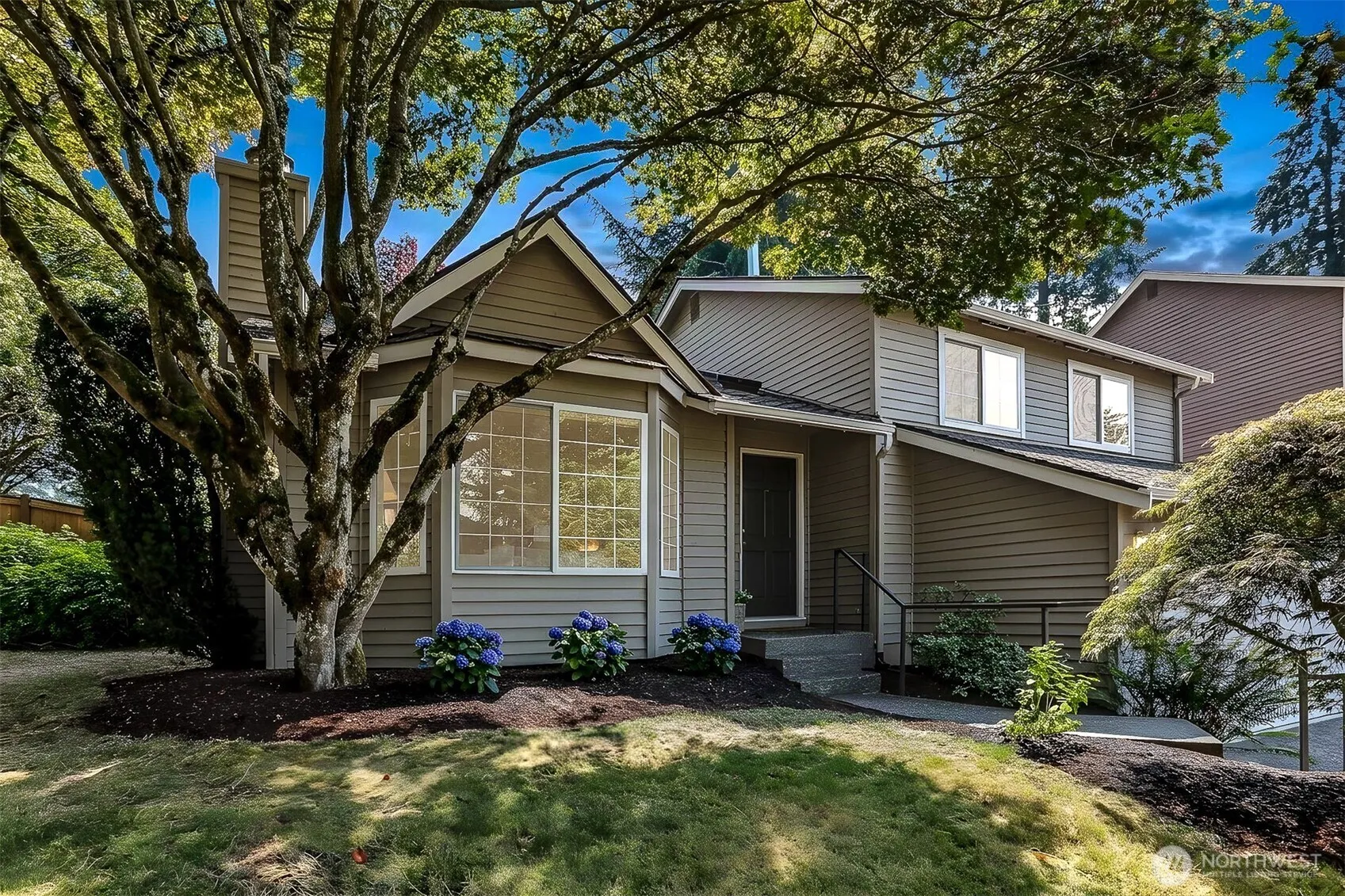 Property photo for 14855 Se 10th Place, Bellevue