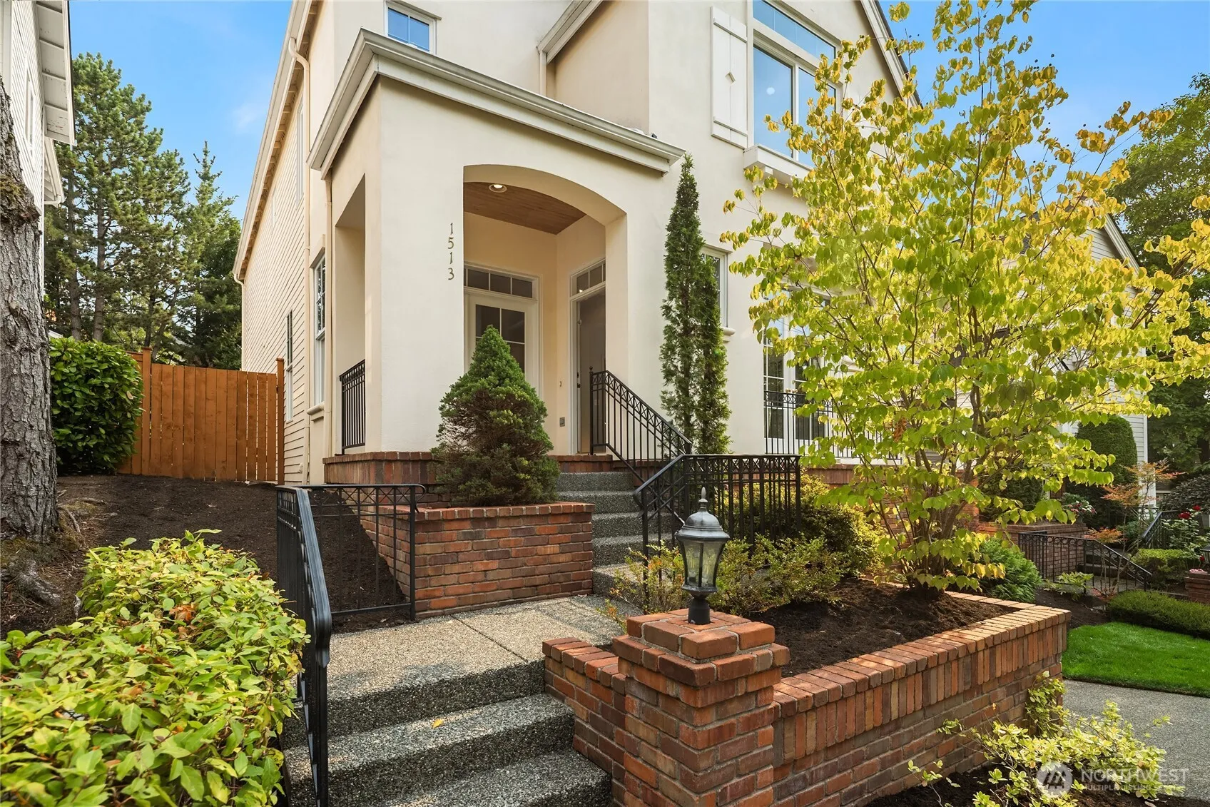 Property photo for 1513 Ne Iris Street, Issaquah photo 2