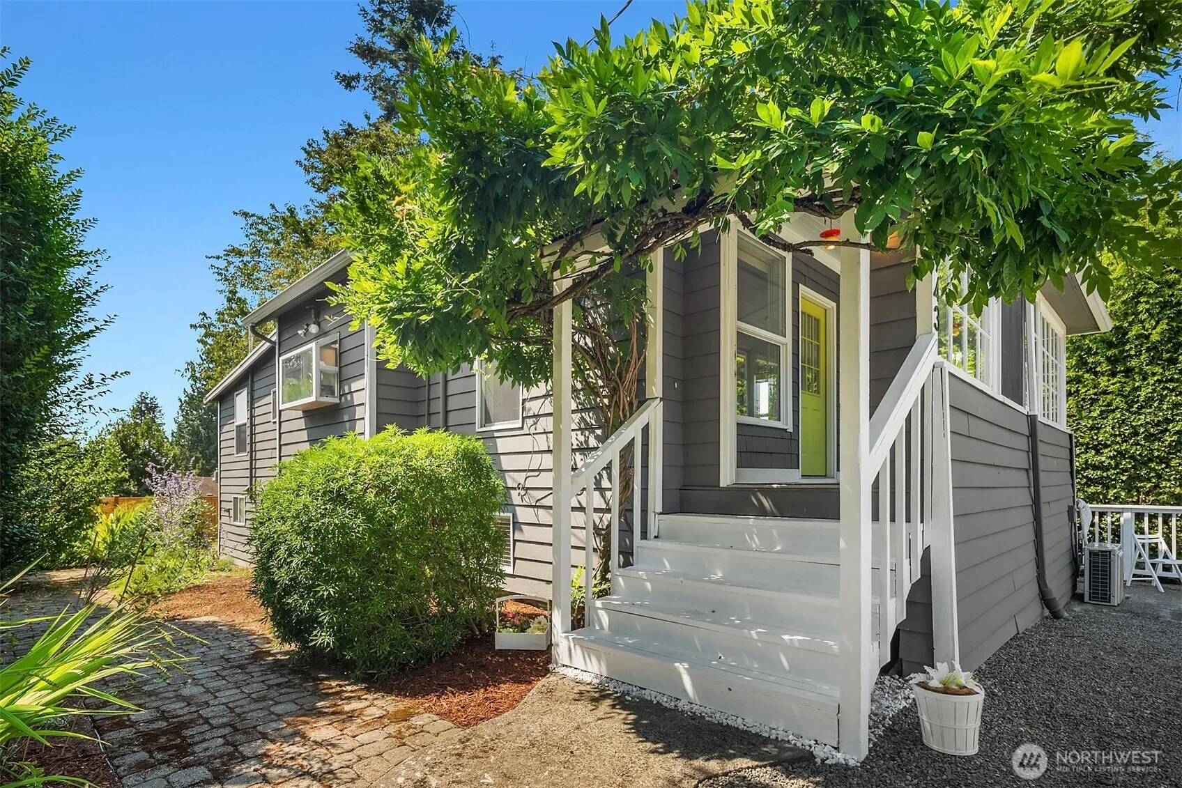 Property photo for 3943 S Orcas Street, Seattle photo 2
