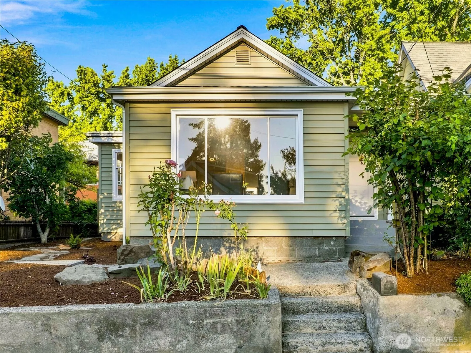 Property photo for 6542 Greenwood Avenue N, Seattle photo 5