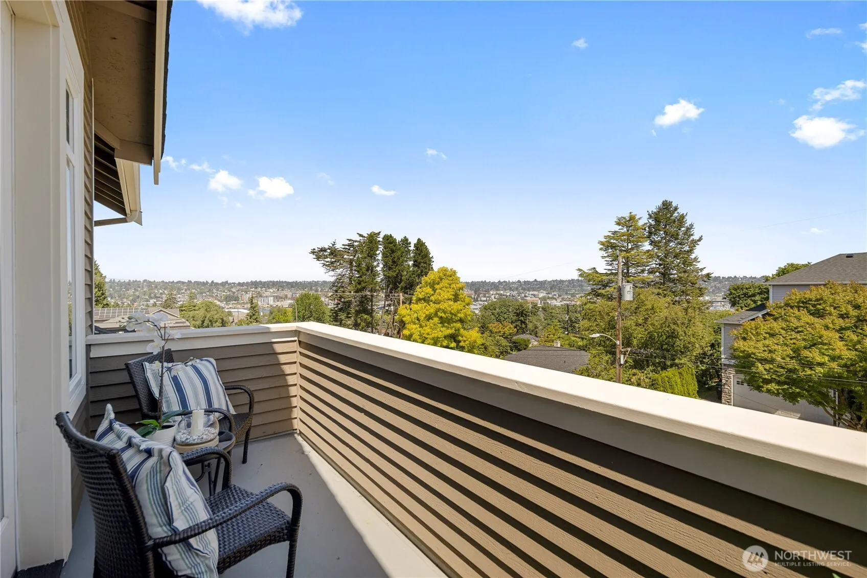Property photo for 4047 Willams Avenue W, Seattle photo 2
