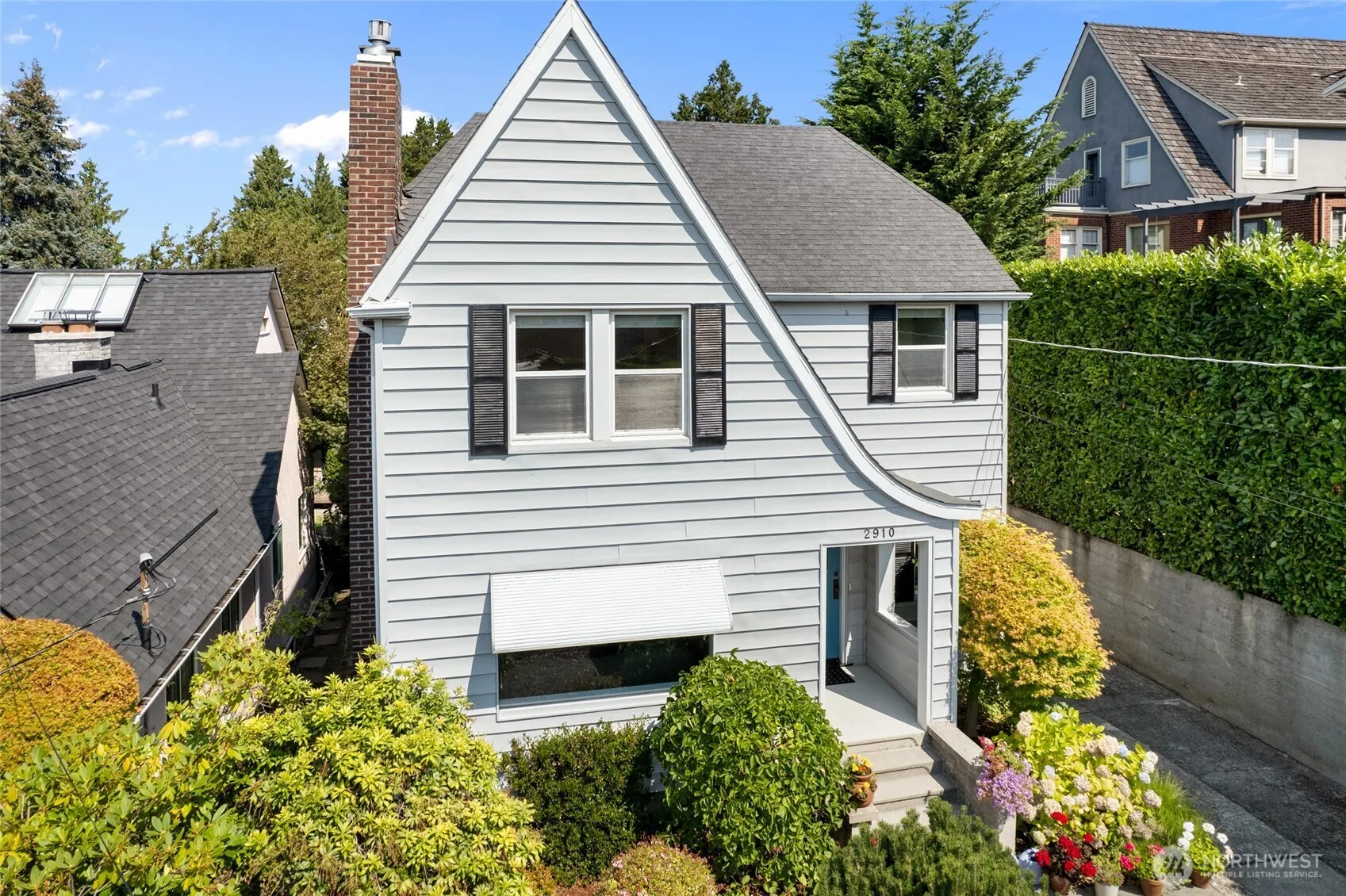 Property photo for 2910 W Crockett Street, Seattle photo 2