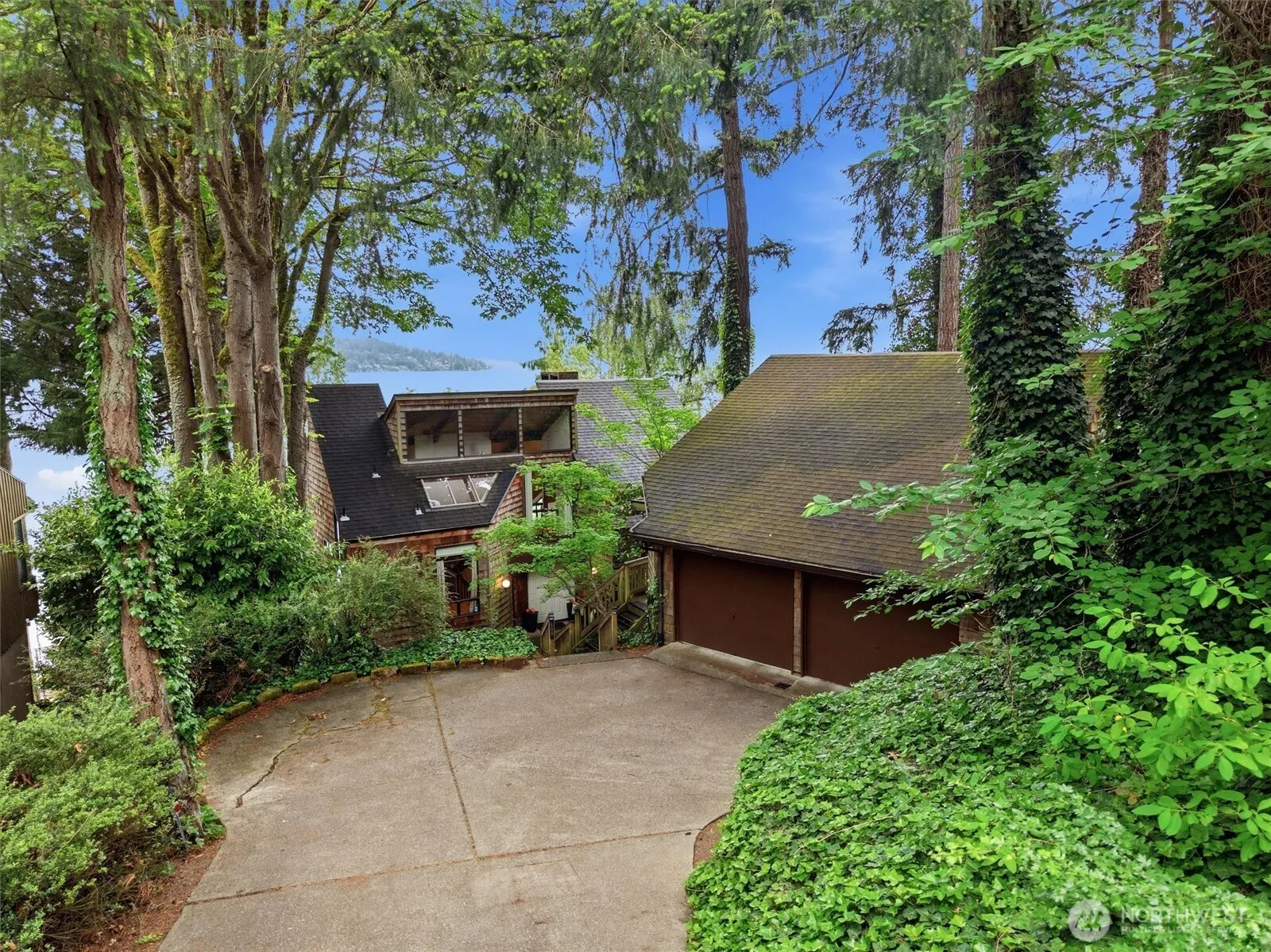 Property photo for 500 W Lake Sammamish Parkway Ne, Bellevue
