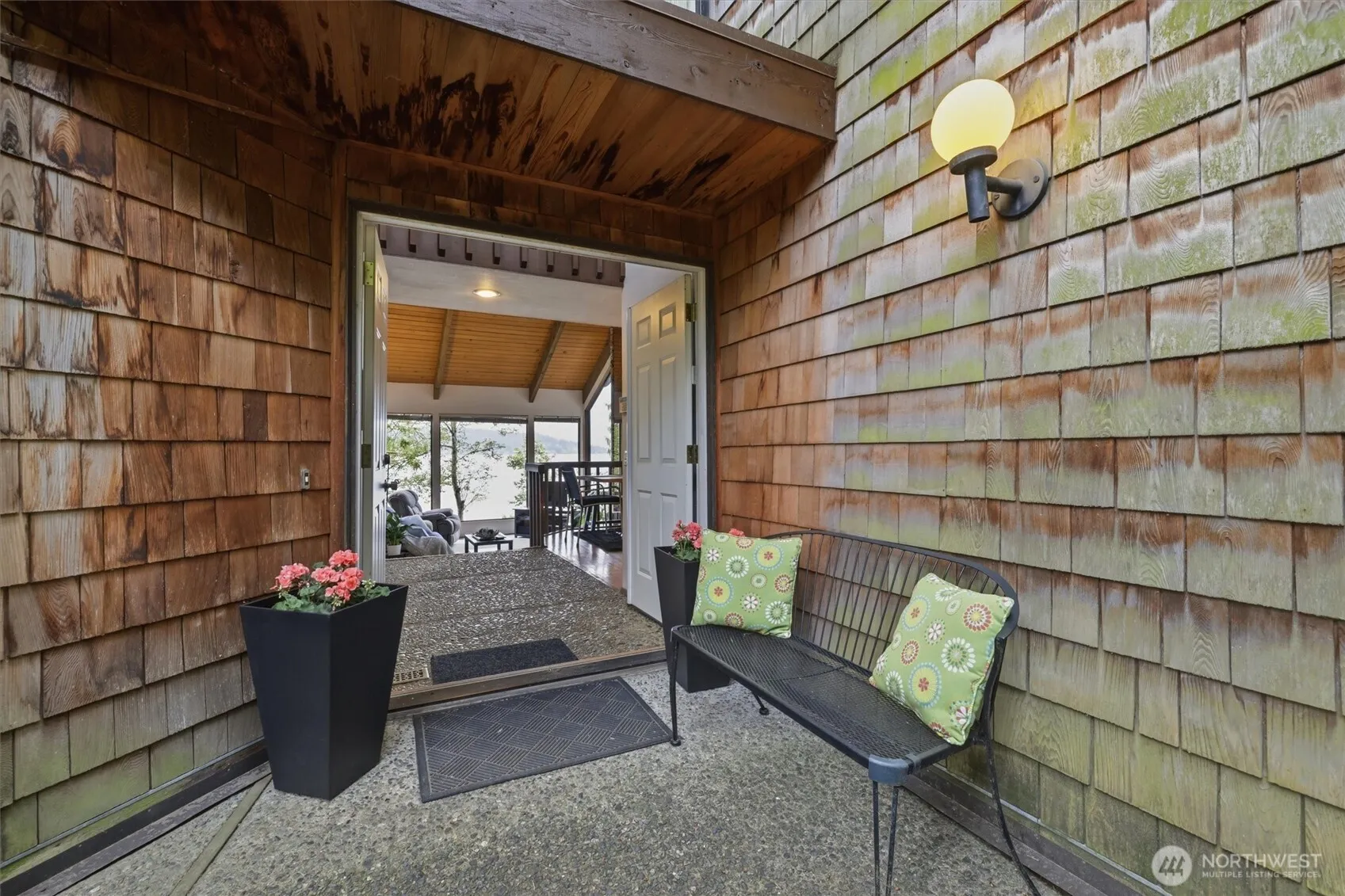 Property photo for 500 W Lake Sammamish Parkway Ne, Bellevue photo 3