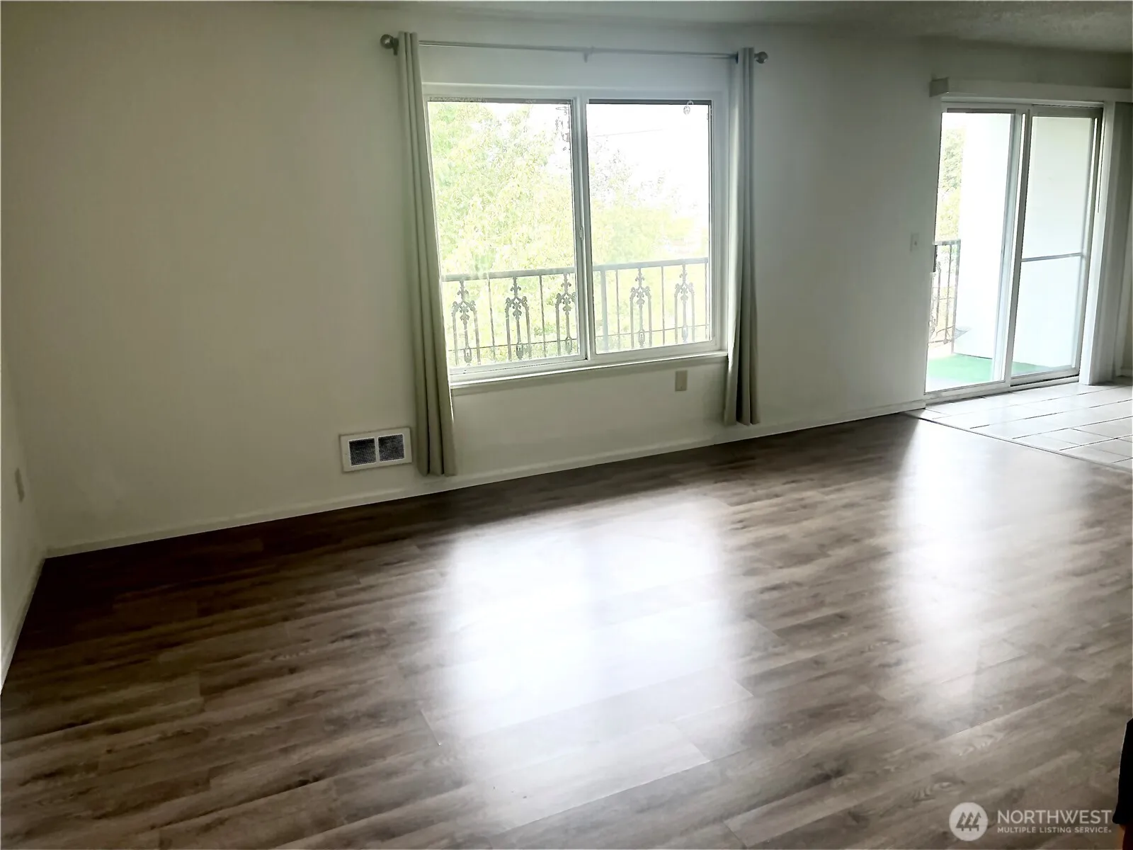 Property photo for 1020 S 230th Street #a303, Des Moines photo 3