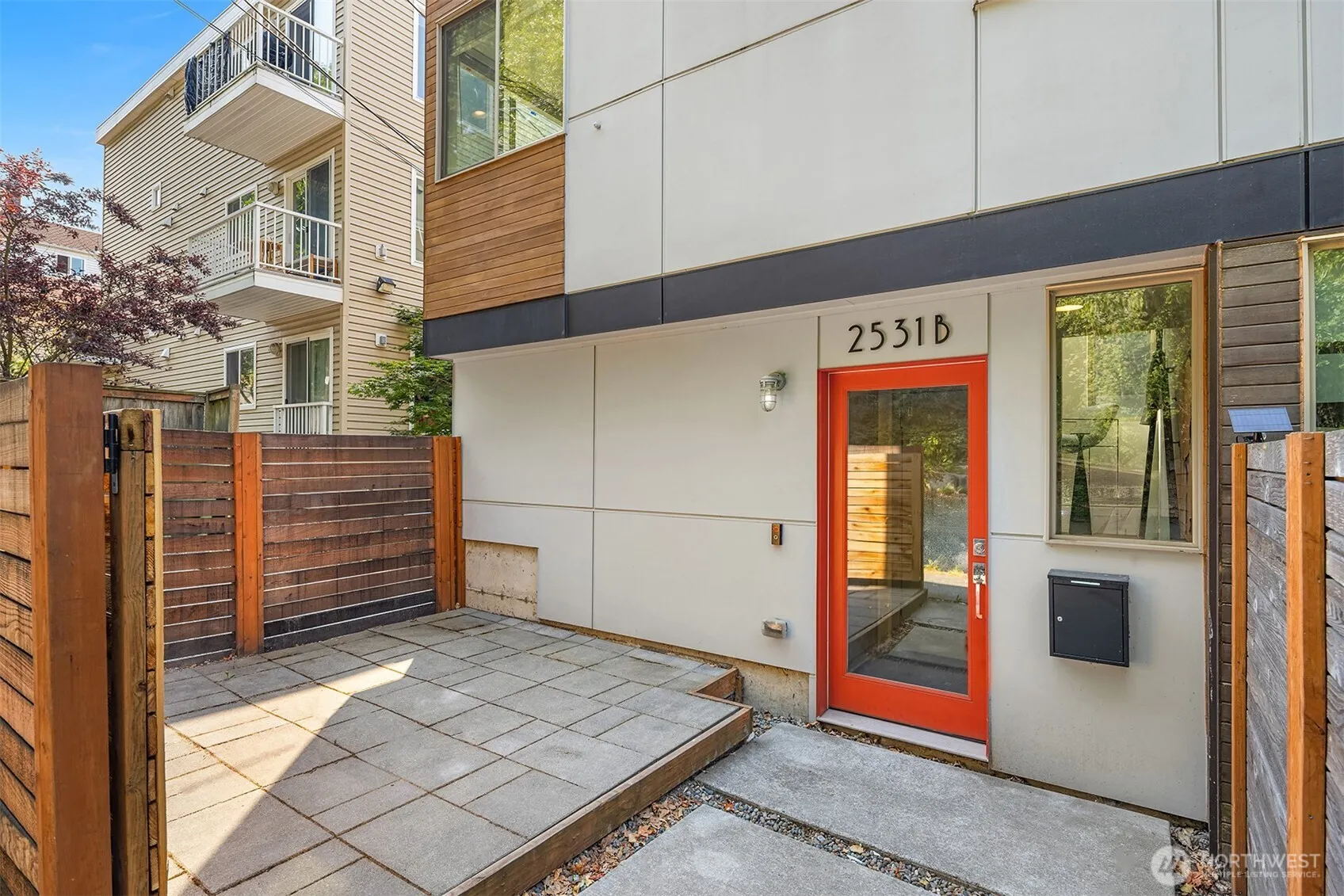 Property photo for 2531 13th Avenue S #b, Seattle photo 2