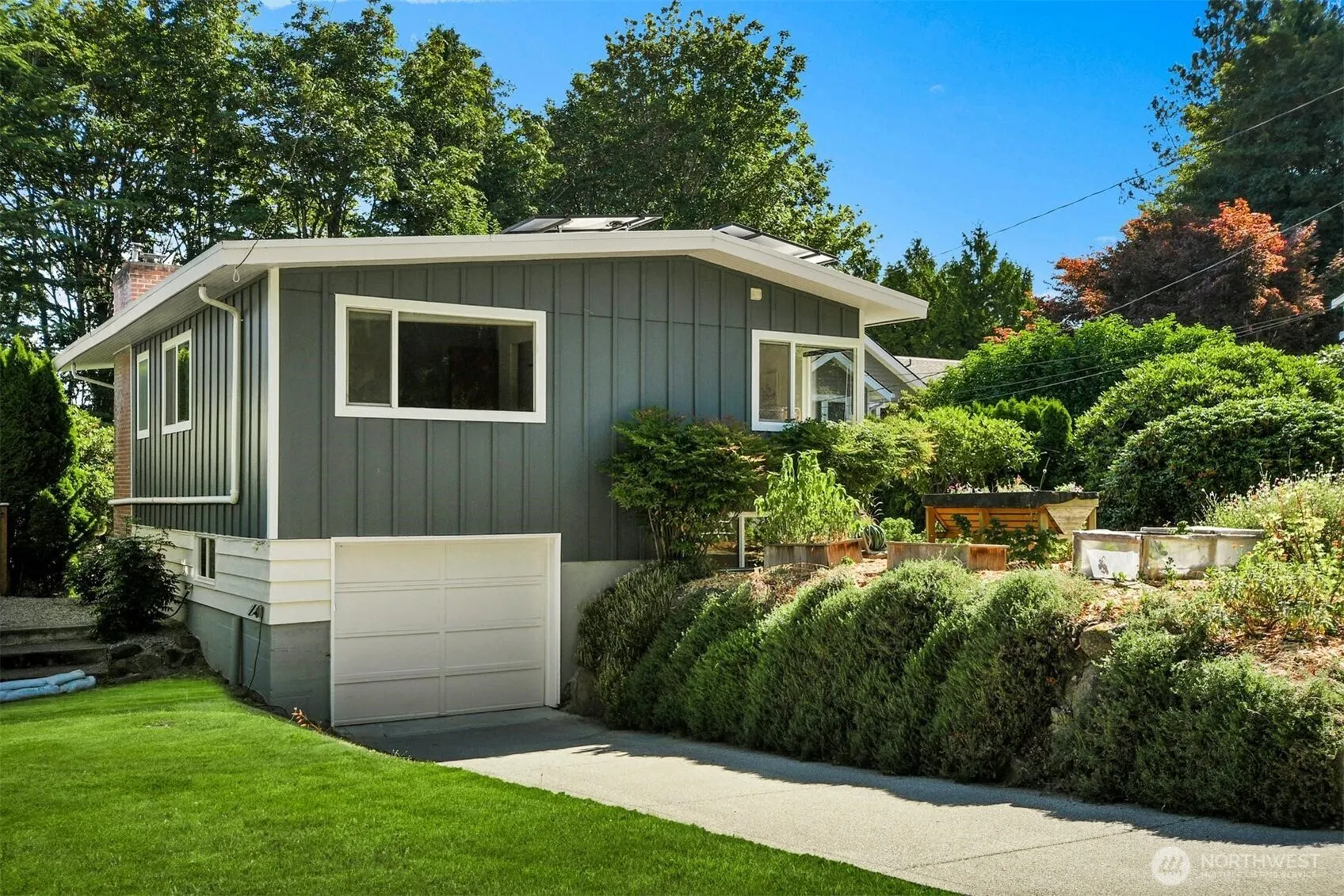 Property photo for 1714 Ne Brockman Place, Seattle photo 2
