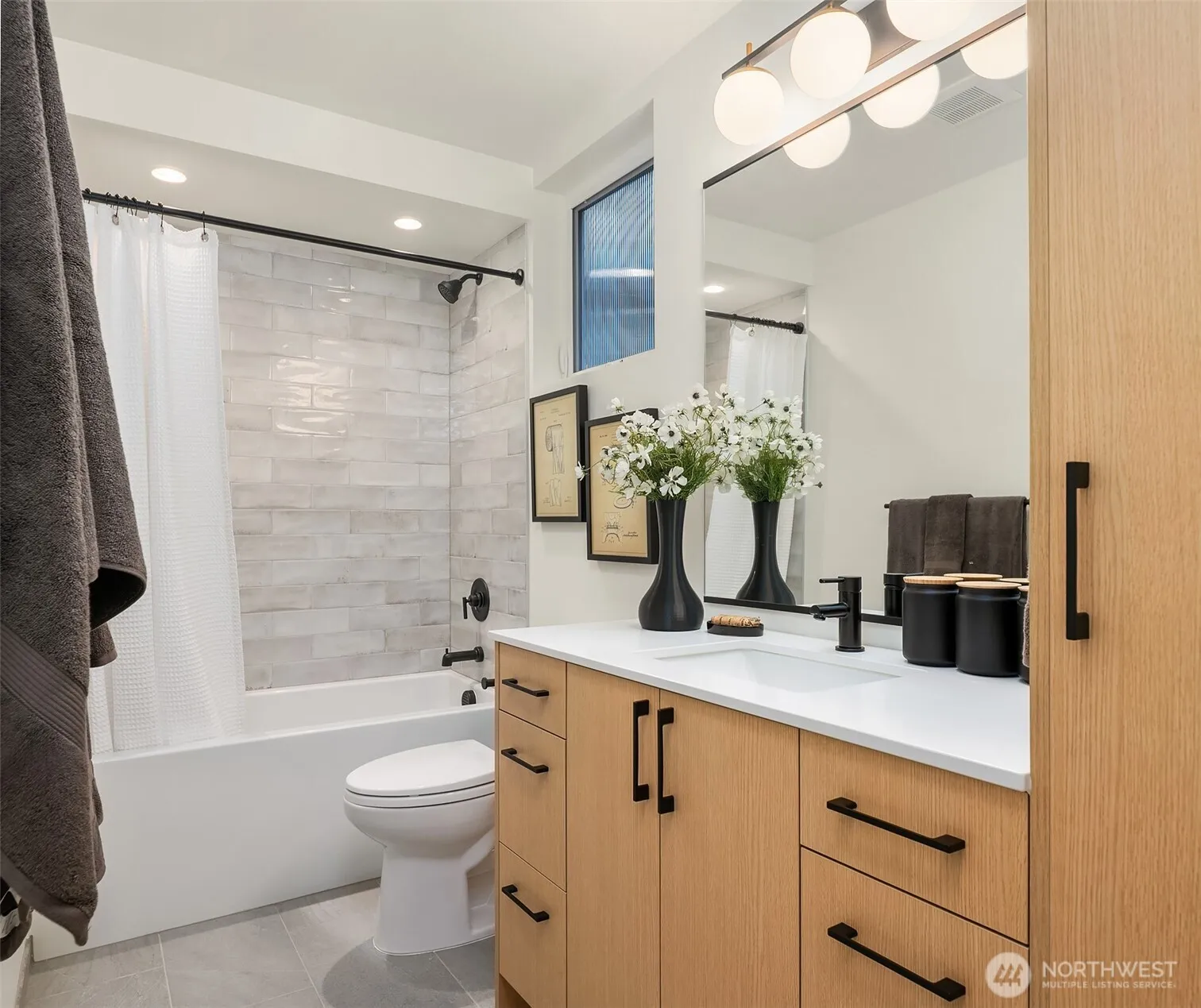 Property photo for 1455 22nd Avenue #a, Seattle photo 2