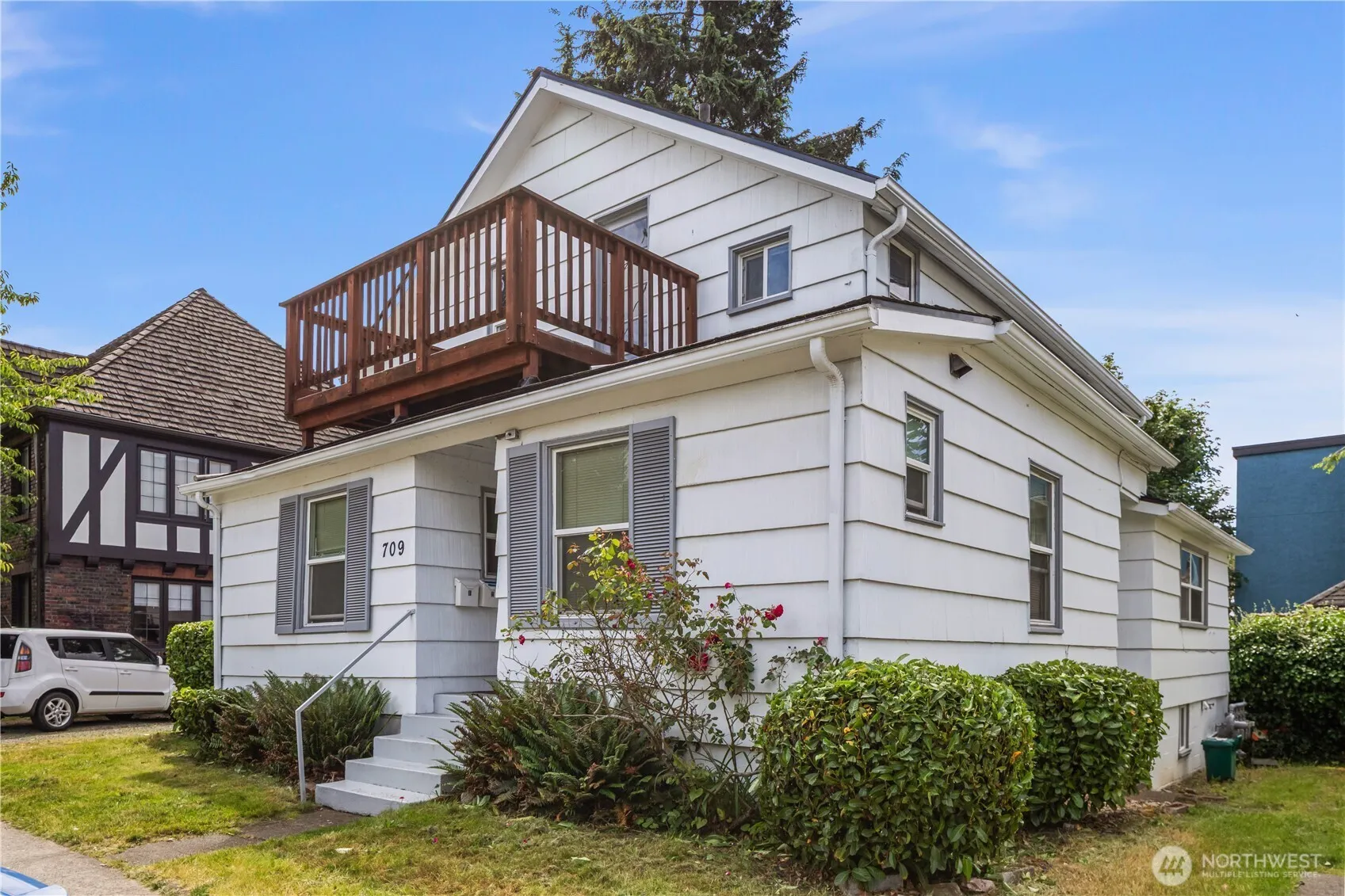 Property photo for 709 Ne 43rd Street, Seattle
