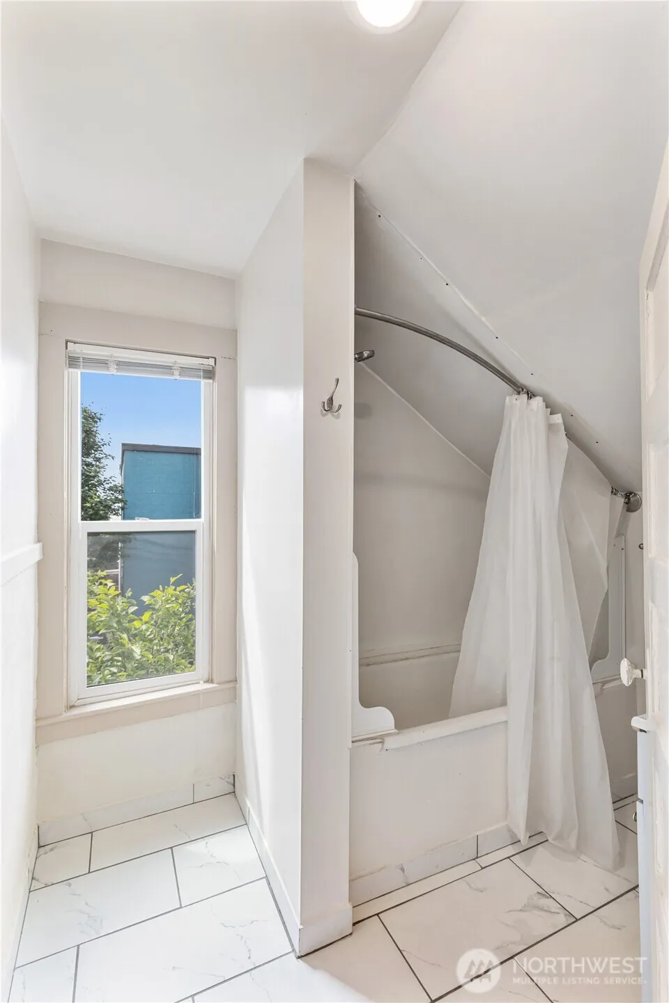 Property photo for 709 Ne 43rd Street, Seattle photo 2