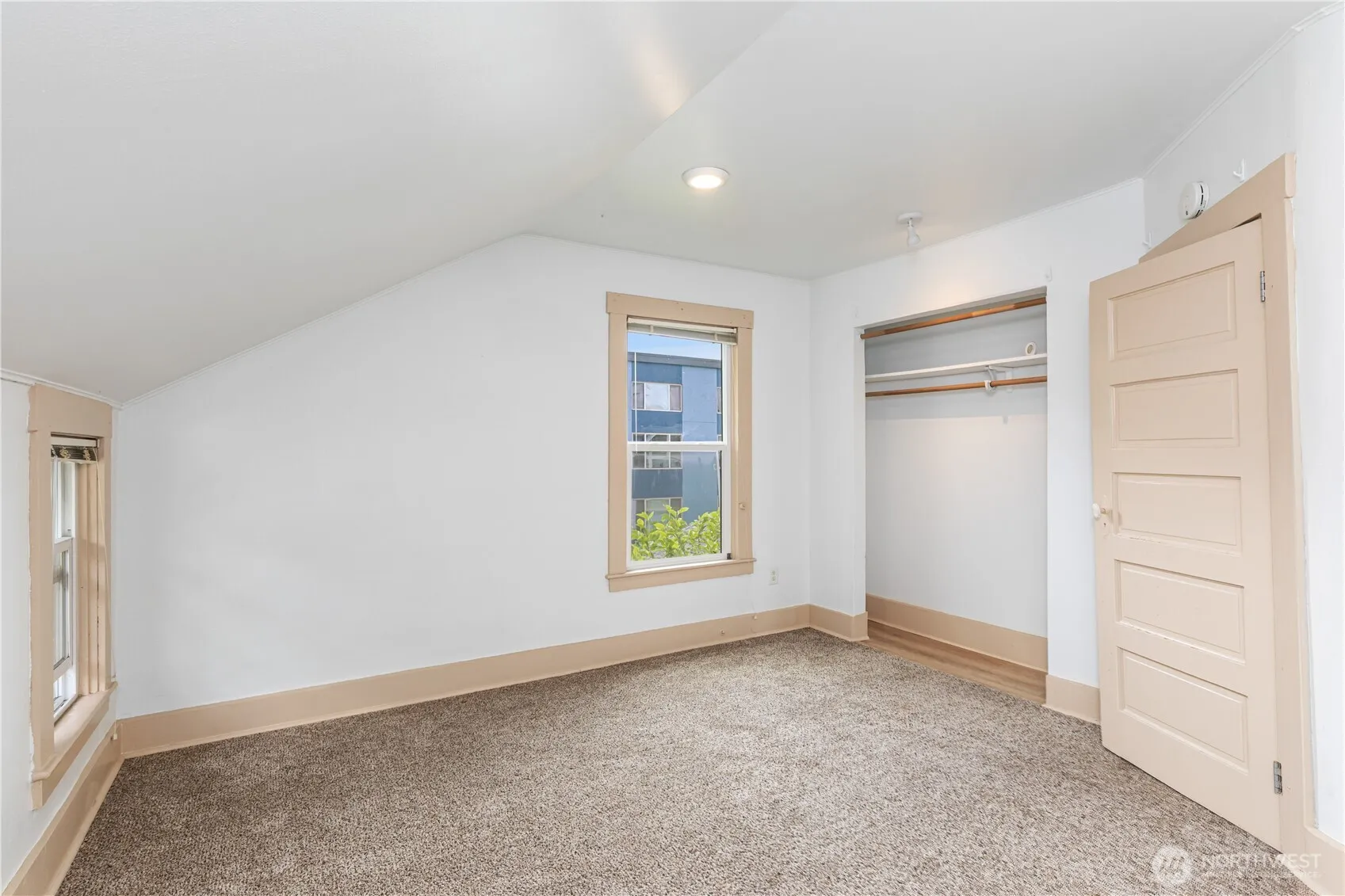 Property photo for 709 Ne 43rd Street, Seattle photo 3