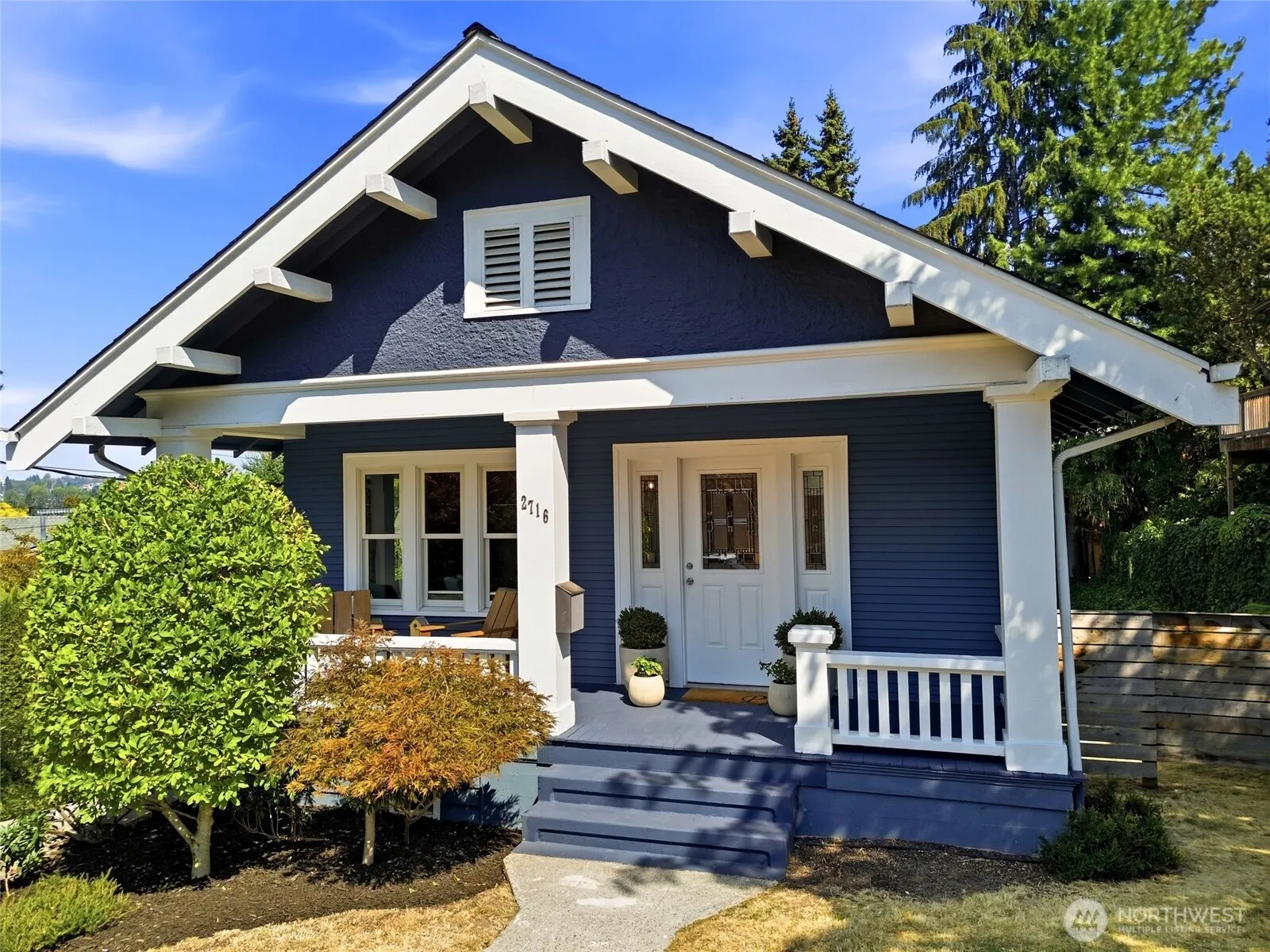 Property photo for 2716 Warren Avenue N, Seattle photo 2