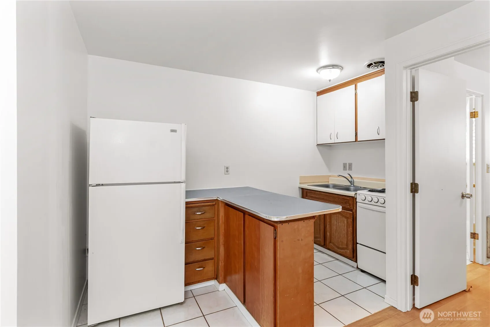 Property photo for 710 Ne 43rd Street, Seattle photo 2
