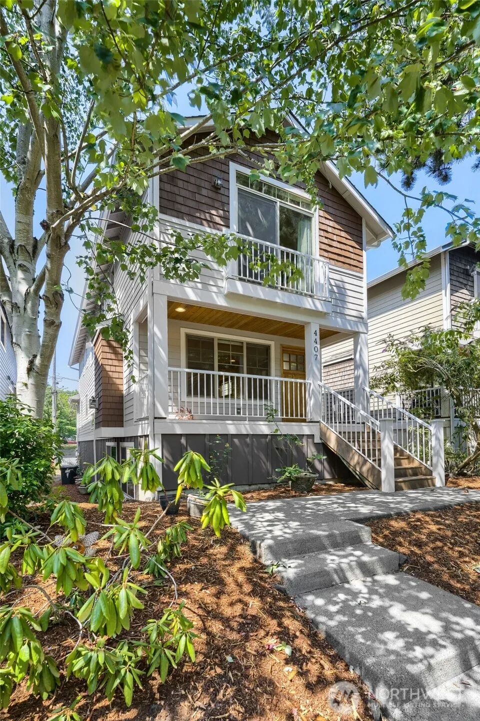 Property photo for 4407 40th Avenue Sw, Seattle photo 3