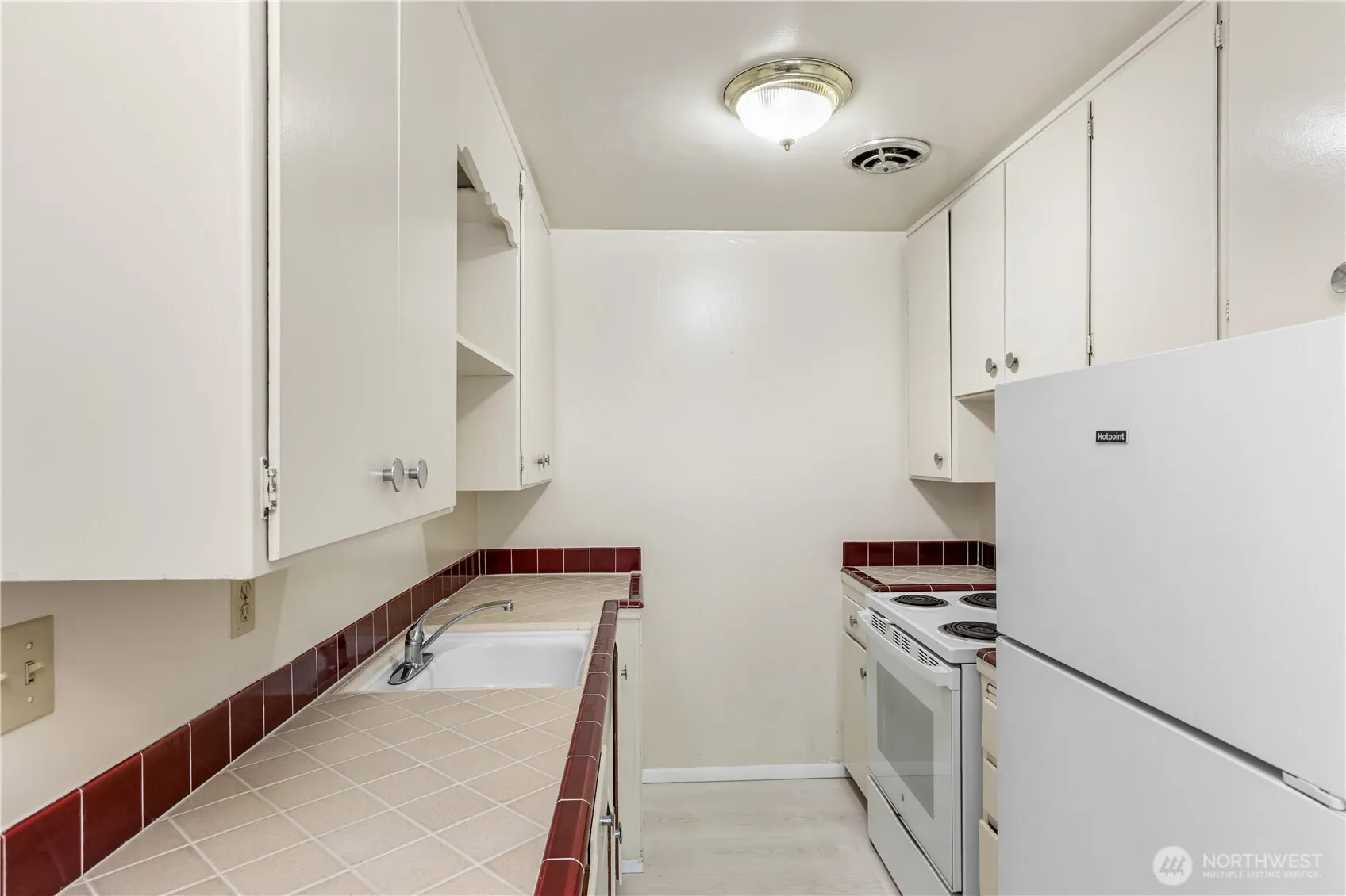 Property photo for 2600 Ne 125th Street, Seattle photo 4