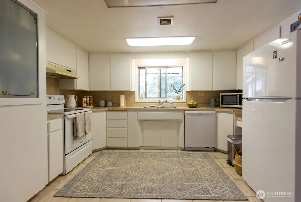 Property photo for 15522 38th Avenue E, Tacoma photo 5