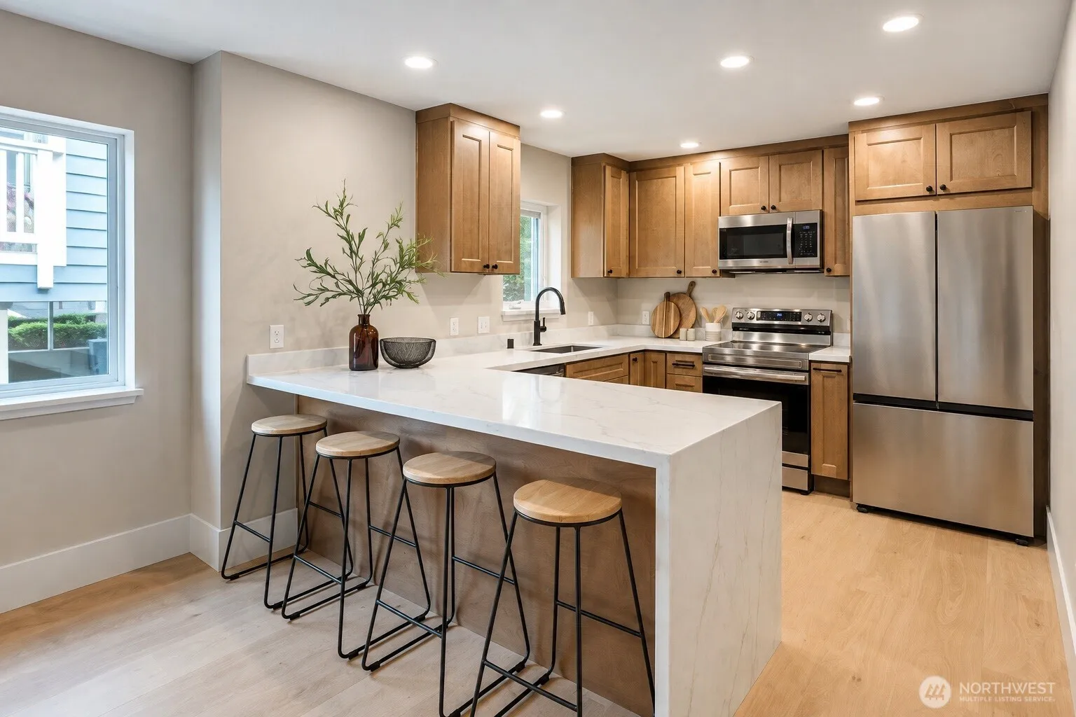 Property photo for 3648 Francis Avenue N #b, Seattle photo 4