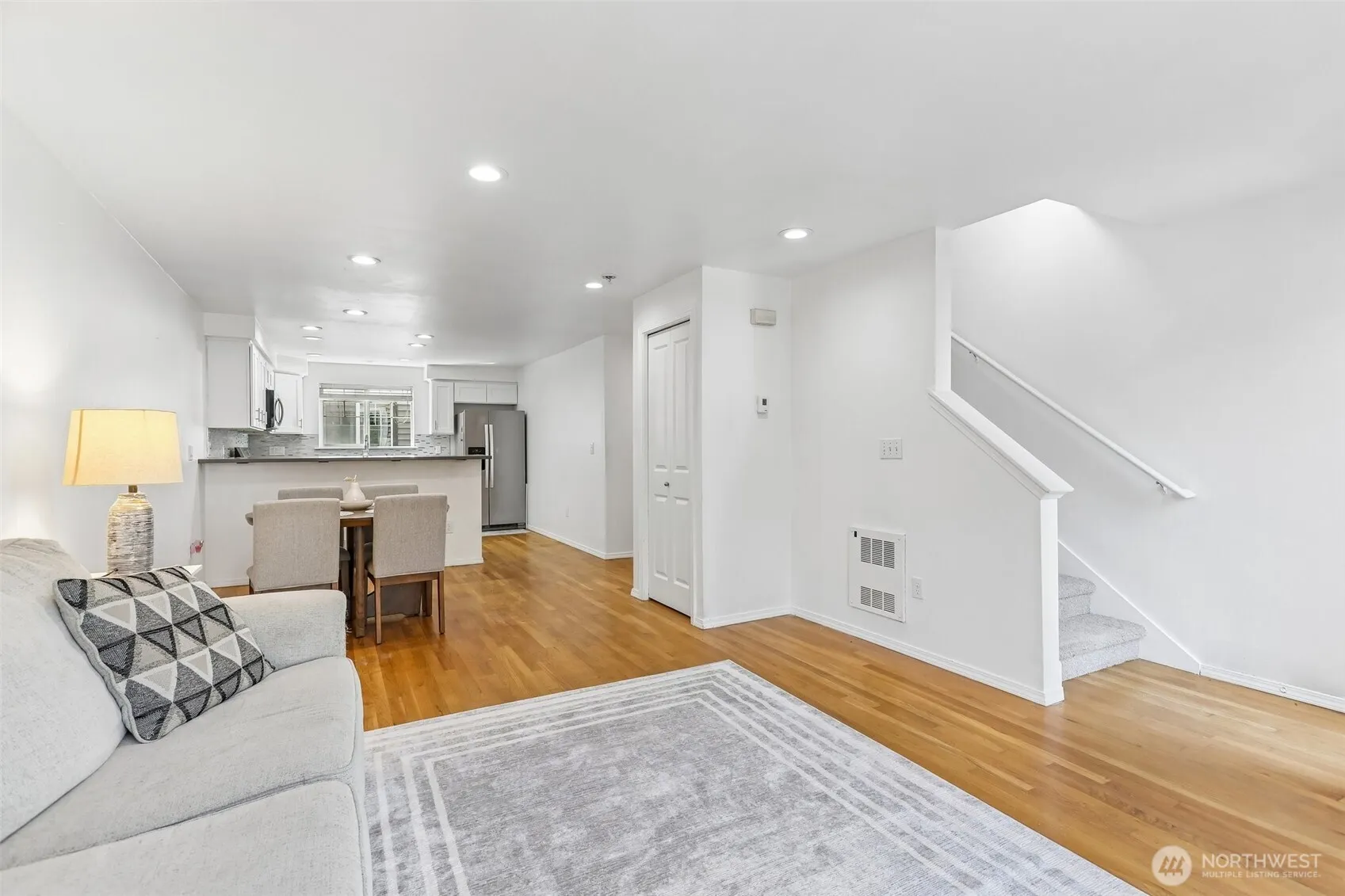 Property photo for 12333 28th Avenue Ne #b, Seattle photo 4