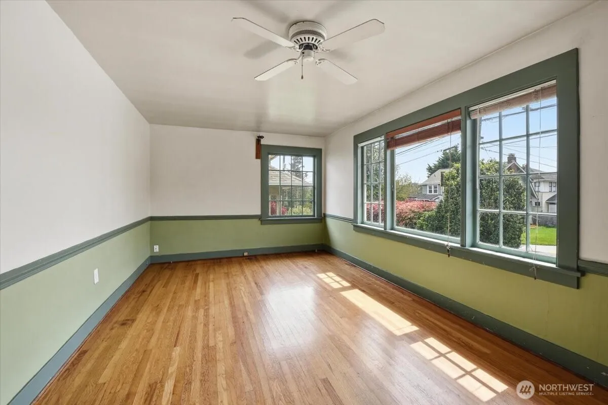 Property photo for 308 Ne 50th Street, Seattle photo 3