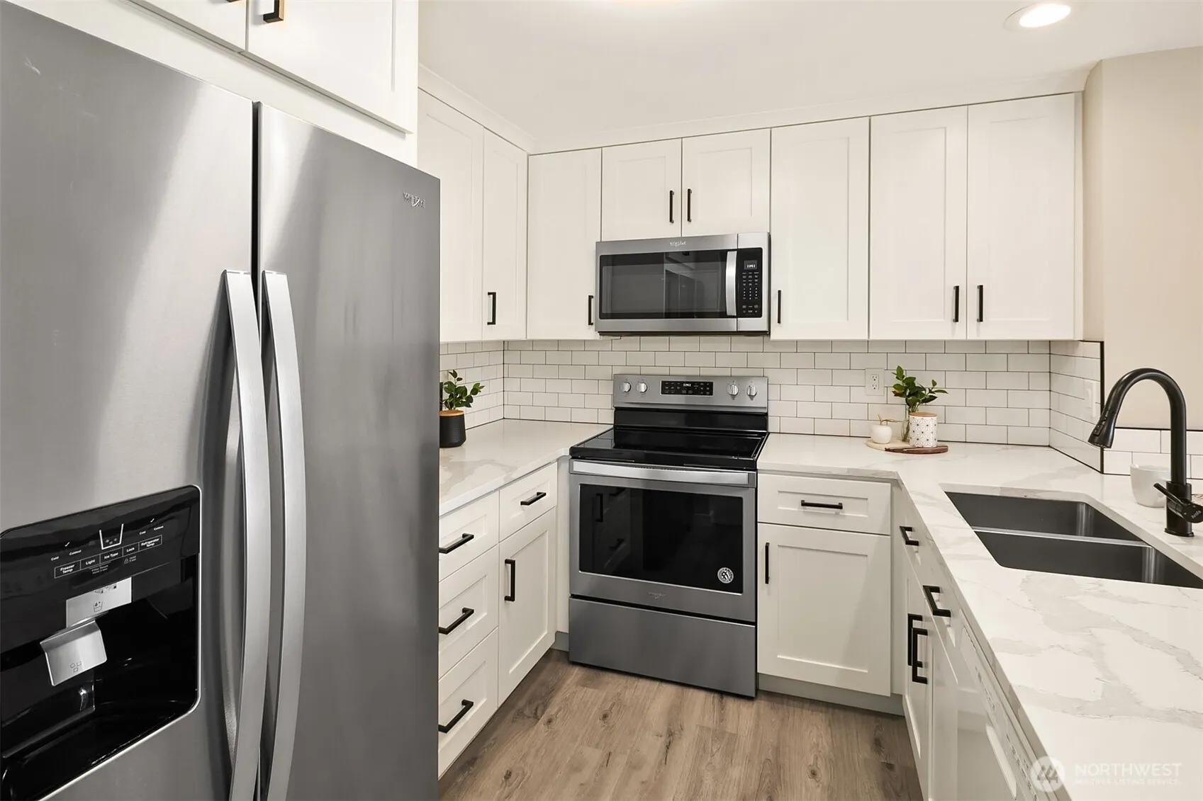 Property photo for 206 Mountain Park Boulevard Sw #d203, Issaquah photo 3
