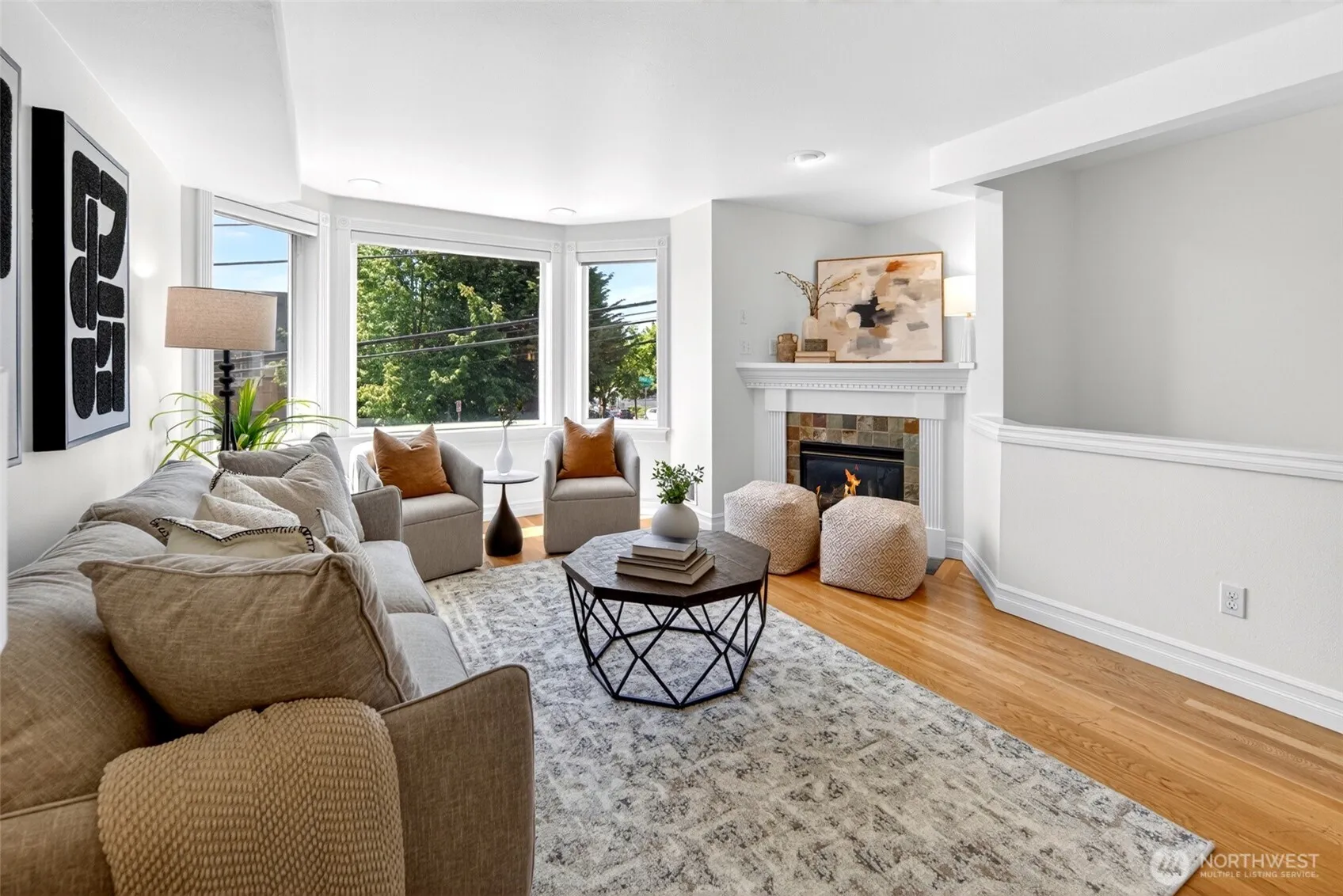 Property photo for 402 Aloha Street, Seattle photo 4