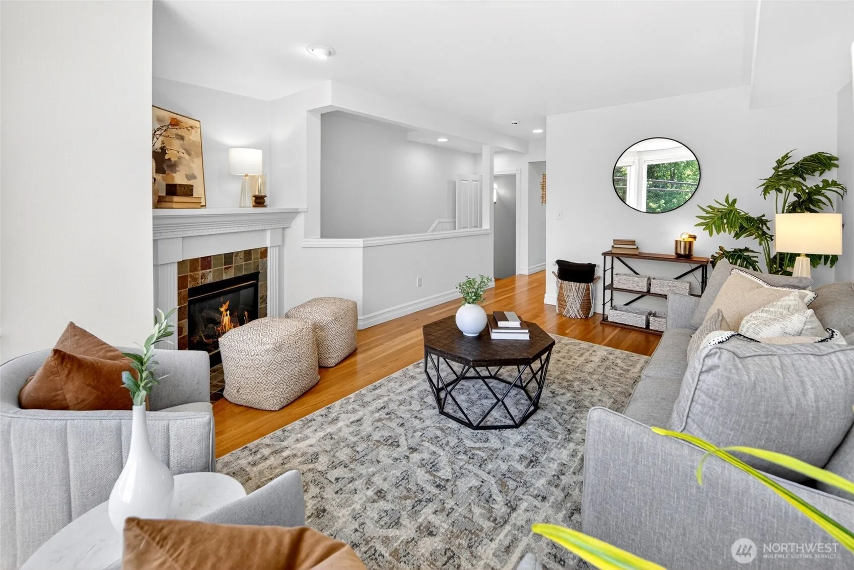 Property photo for 402 Aloha Street, Seattle photo 5