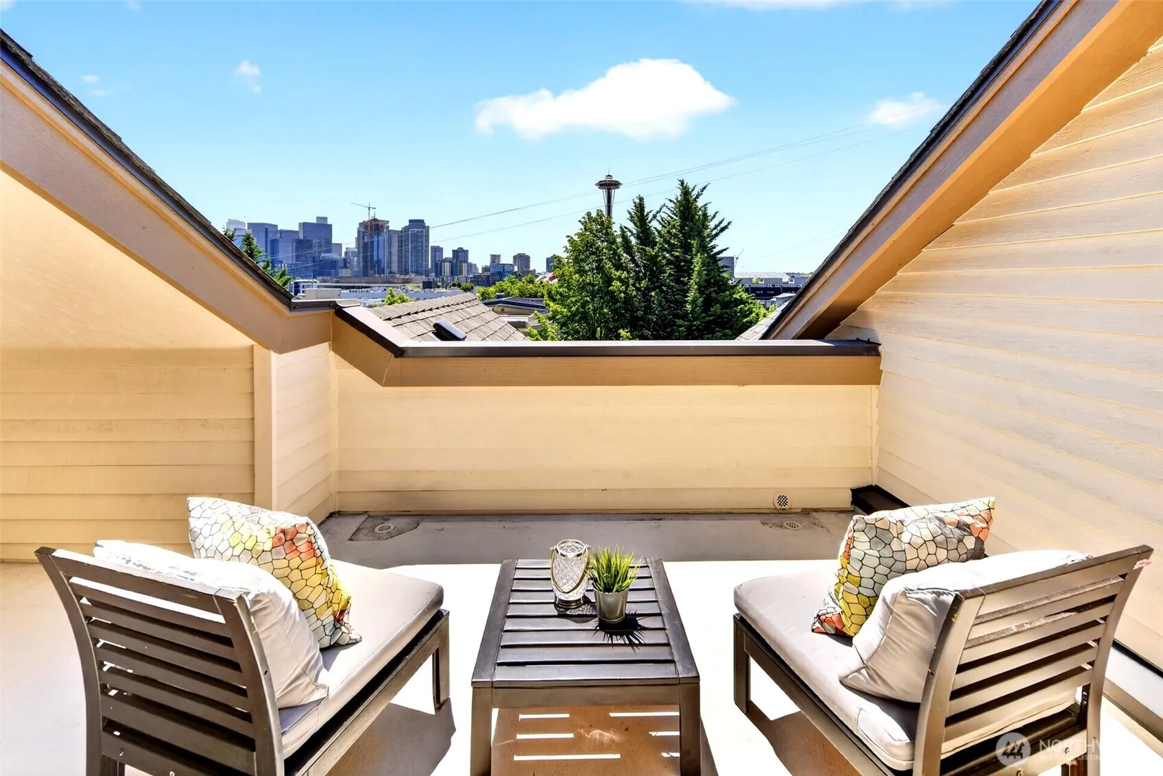 Property photo for 402 Aloha Street, Seattle photo 3