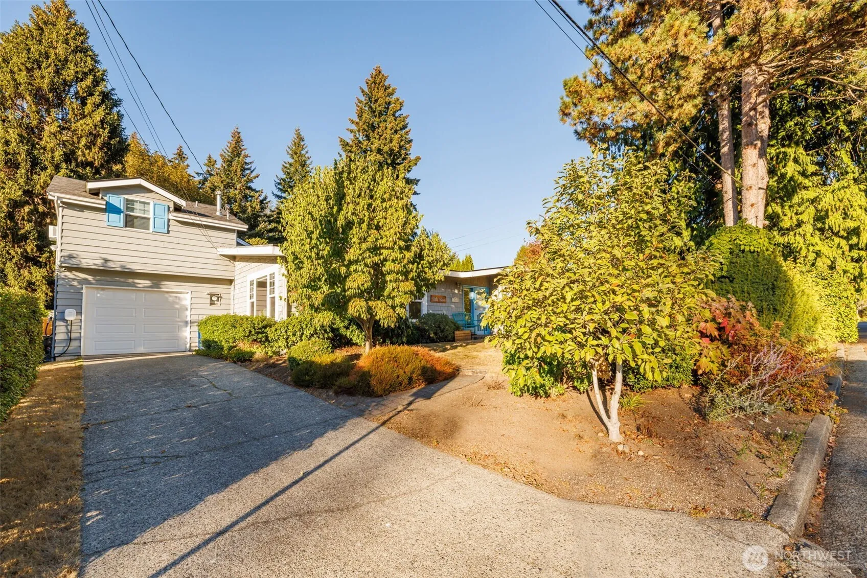 Property photo for 10648 Ne 47th Place, Kirkland photo 2