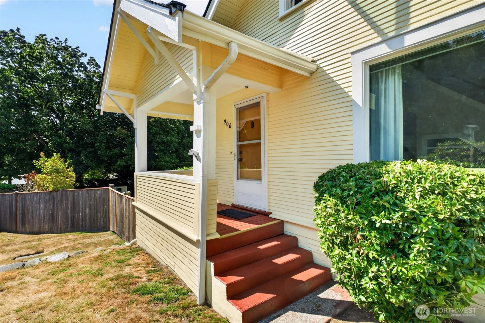 Property photo for 906 Sw 130th Street, Burien photo 2