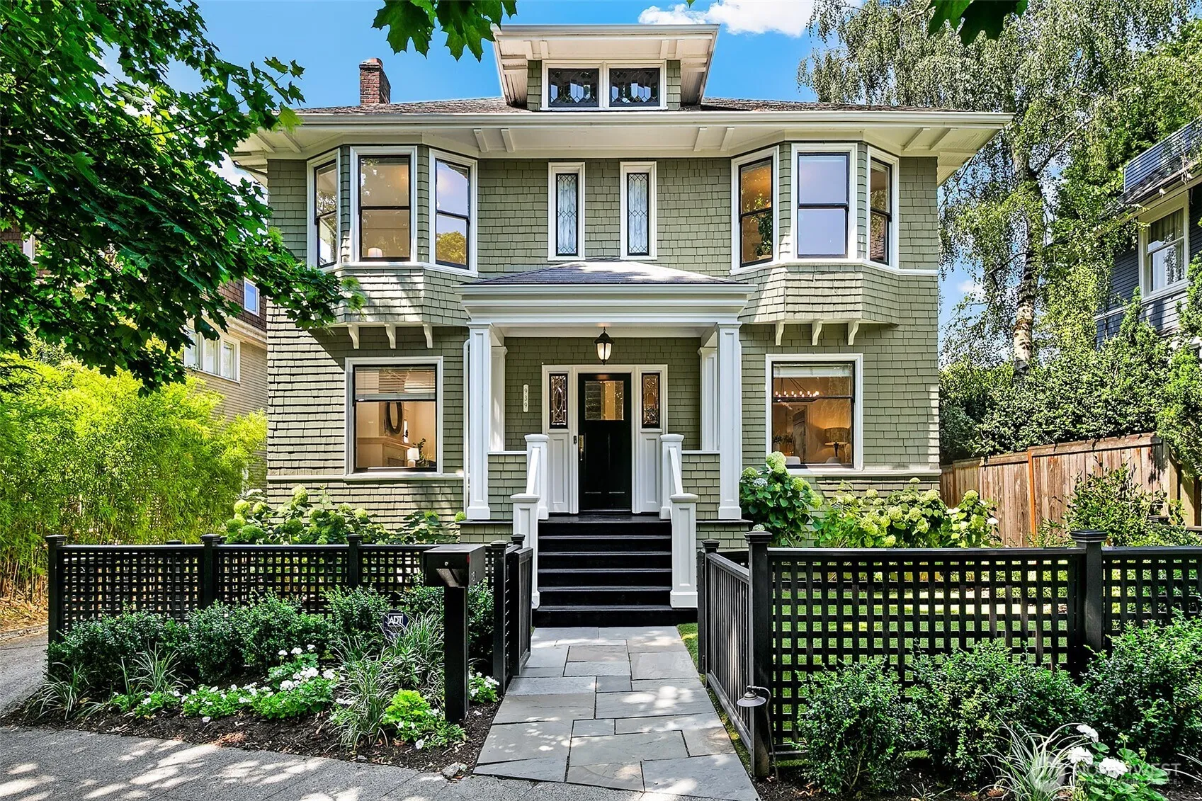 Property photo for 939 13th Avenue E, Seattle