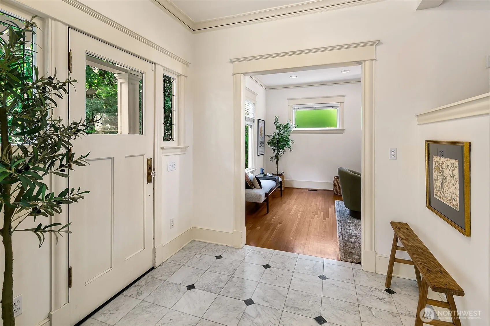 Property photo for 939 13th Avenue E, Seattle photo 3