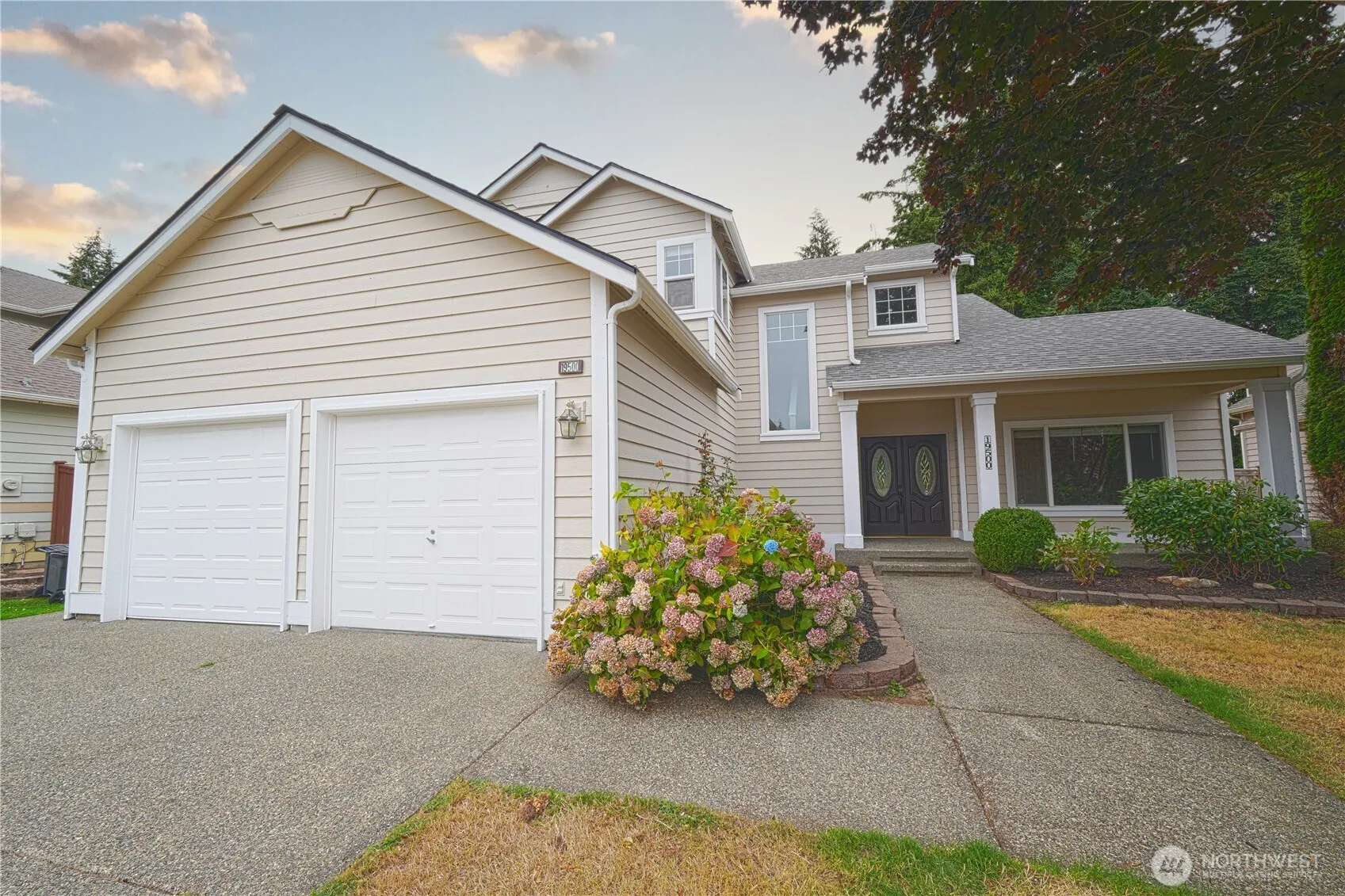 Property photo for 19500 6th Avenue S, Des Moines