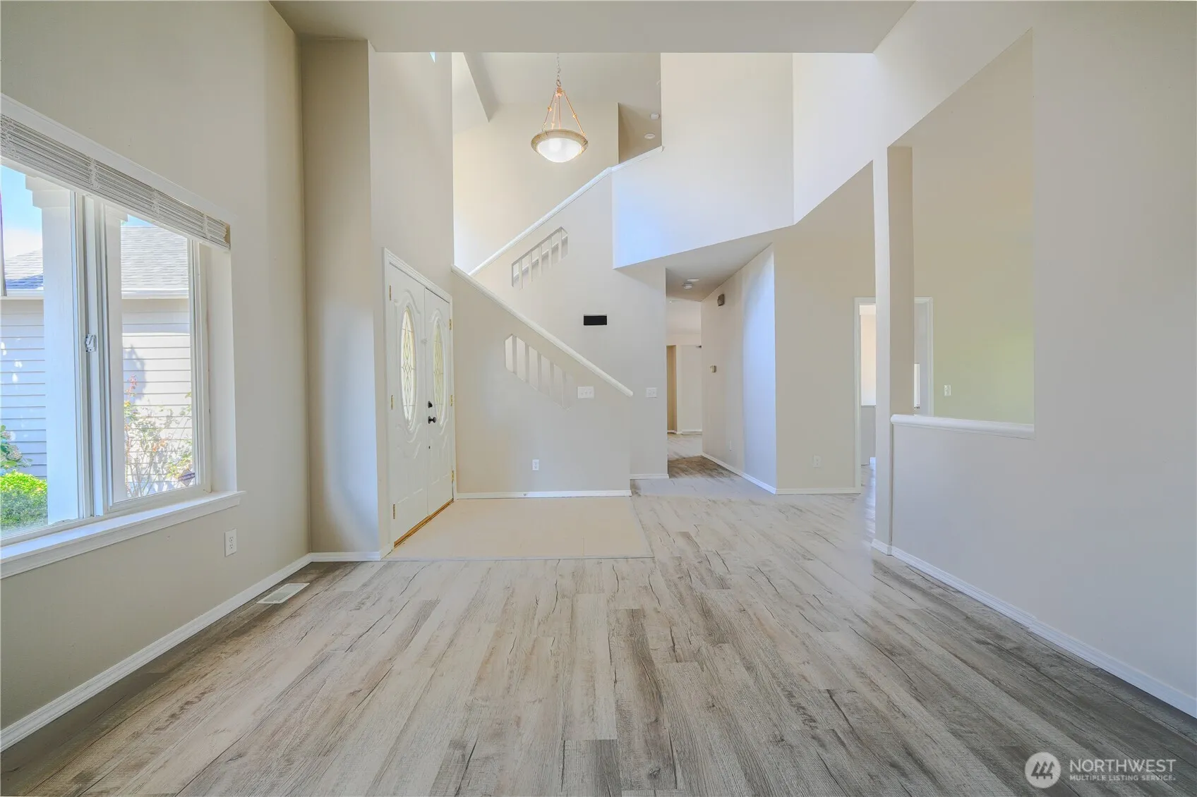 Property photo for 19500 6th Avenue S, Des Moines photo 3