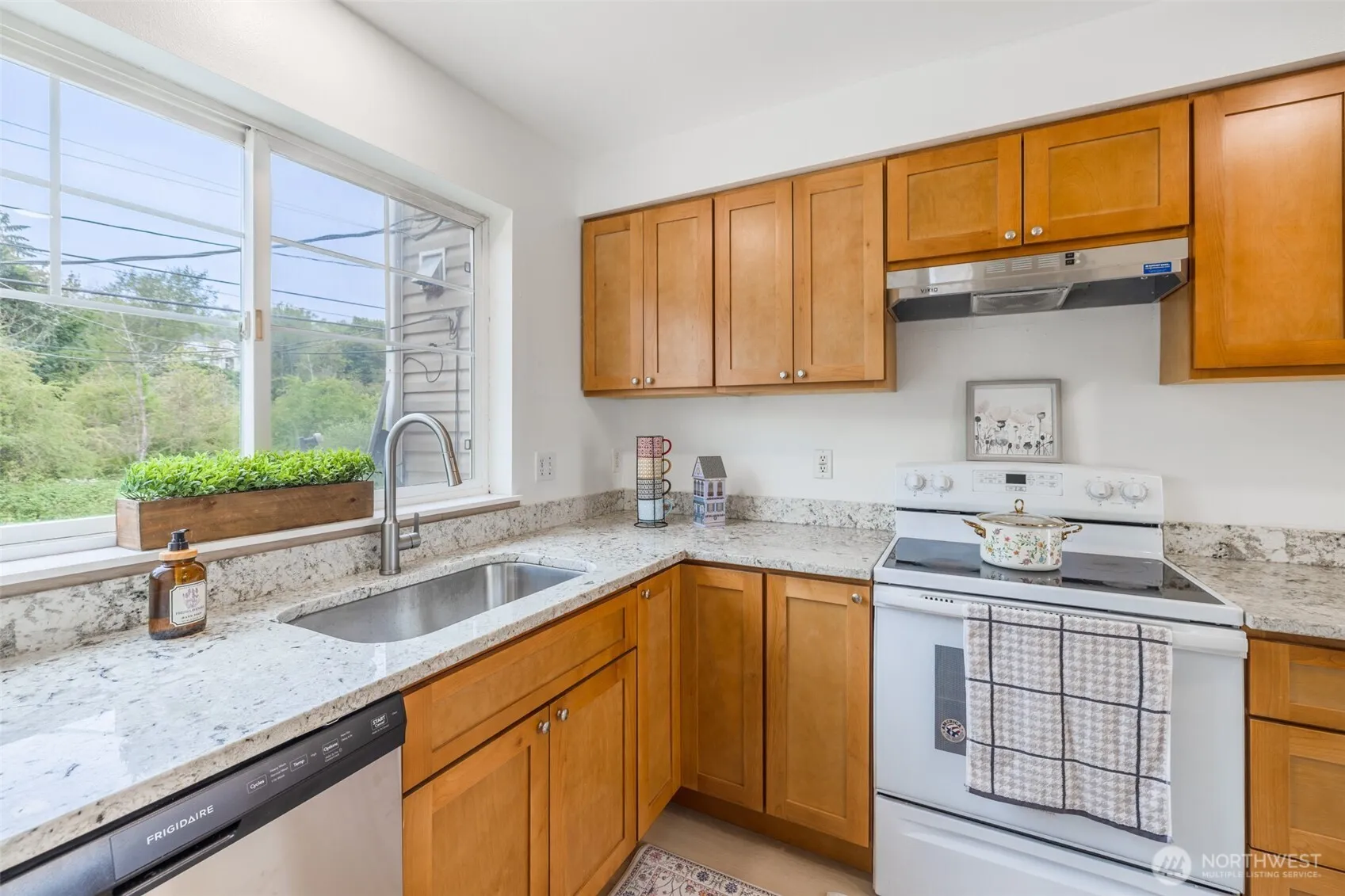 Property photo for 5914 35th Ave Avenue S #b, Seattle photo 2
