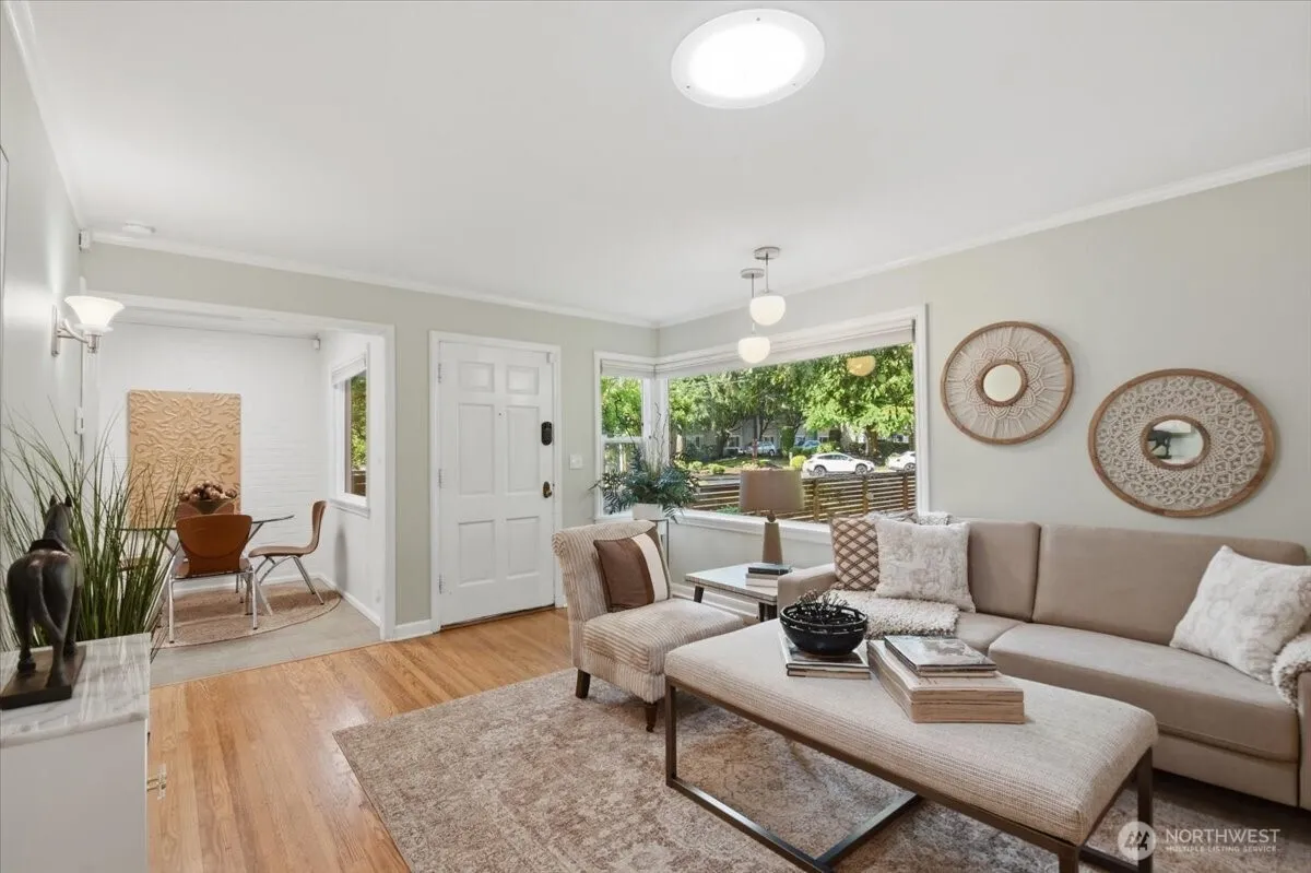Property photo for 11058 17th Avenue Ne, Seattle photo 3